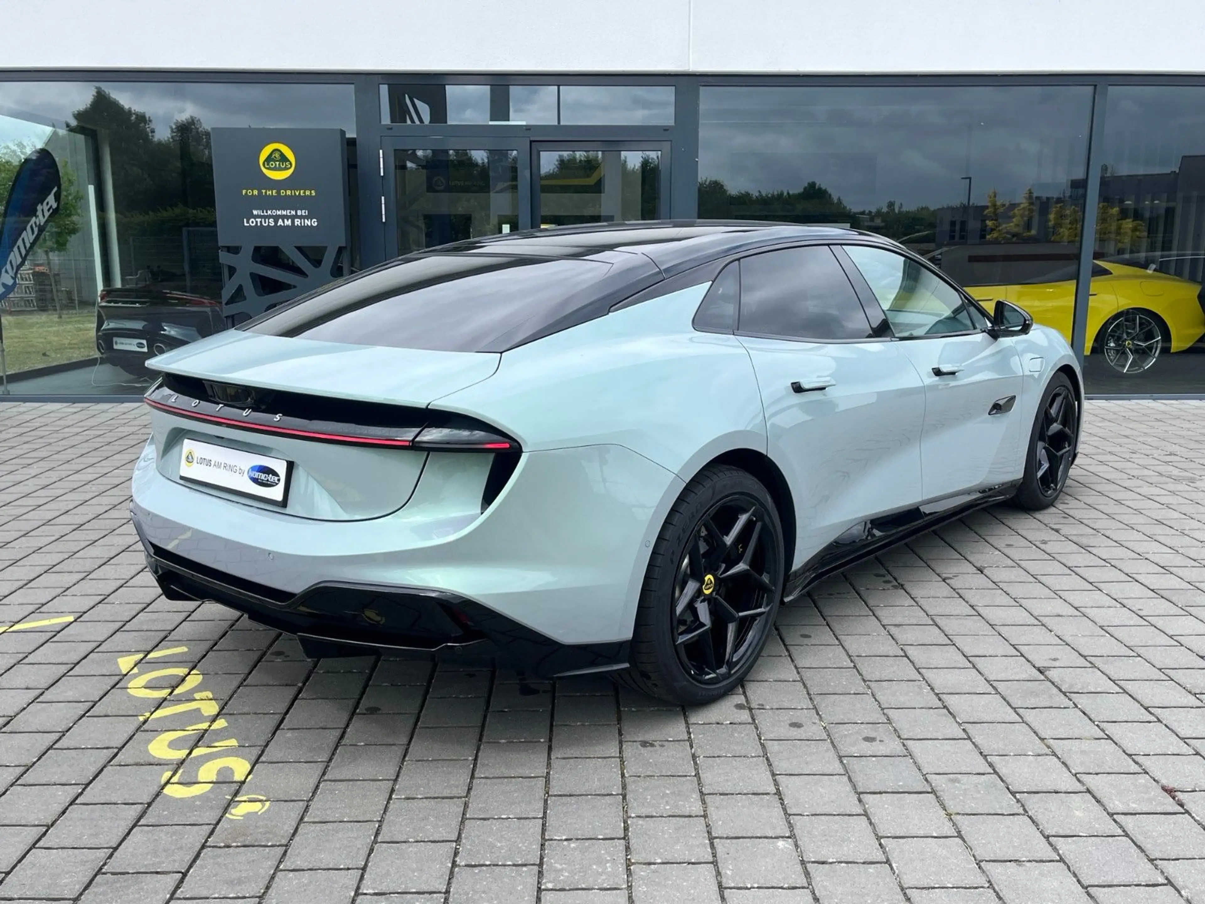 Lotus Emeya *Tour & Park Pack, Panorama*Lotus am Ring* — photo 5