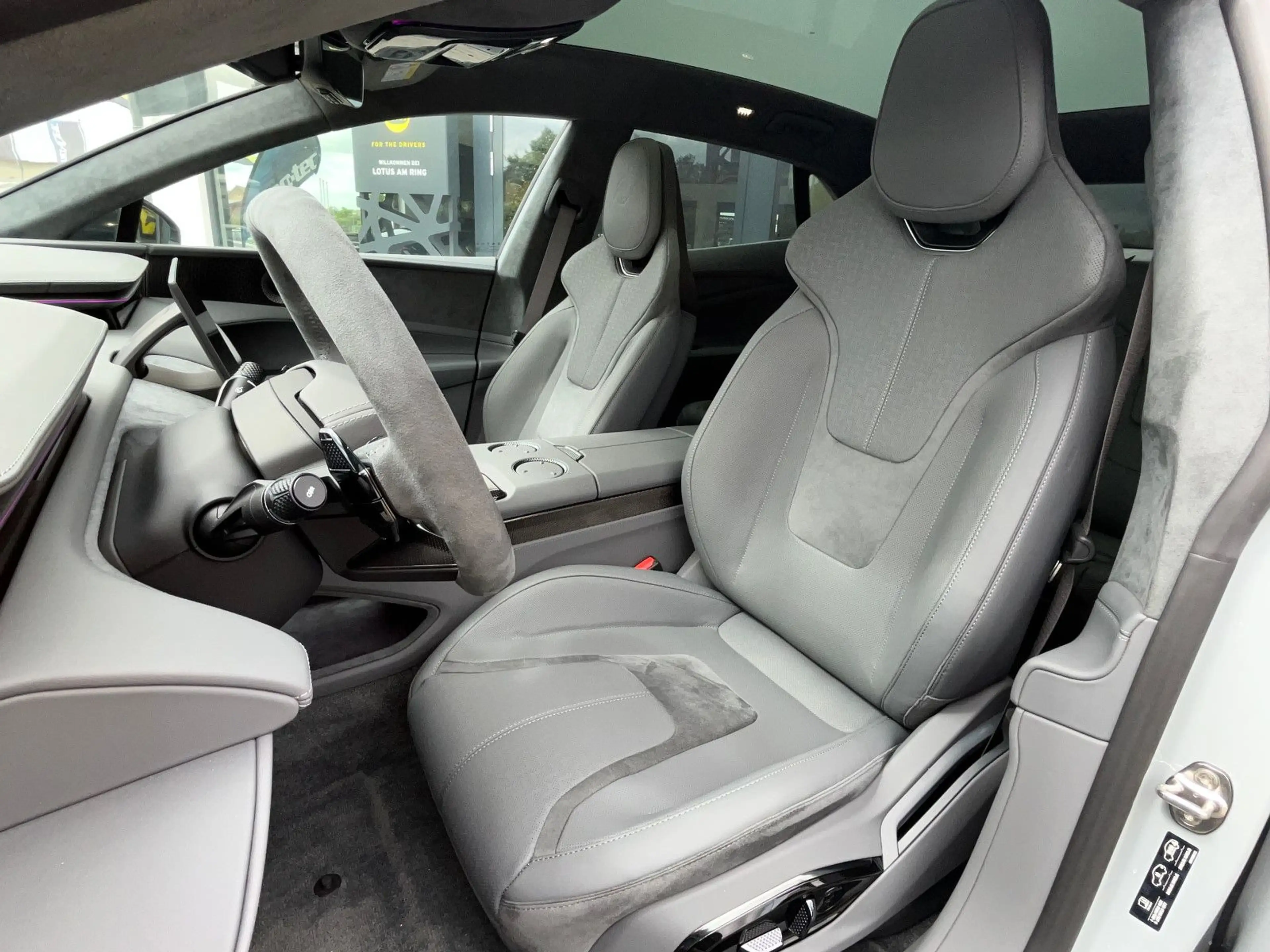 Lotus Emeya *Tour & Park Pack, Panorama*Lotus am Ring* — photo 10