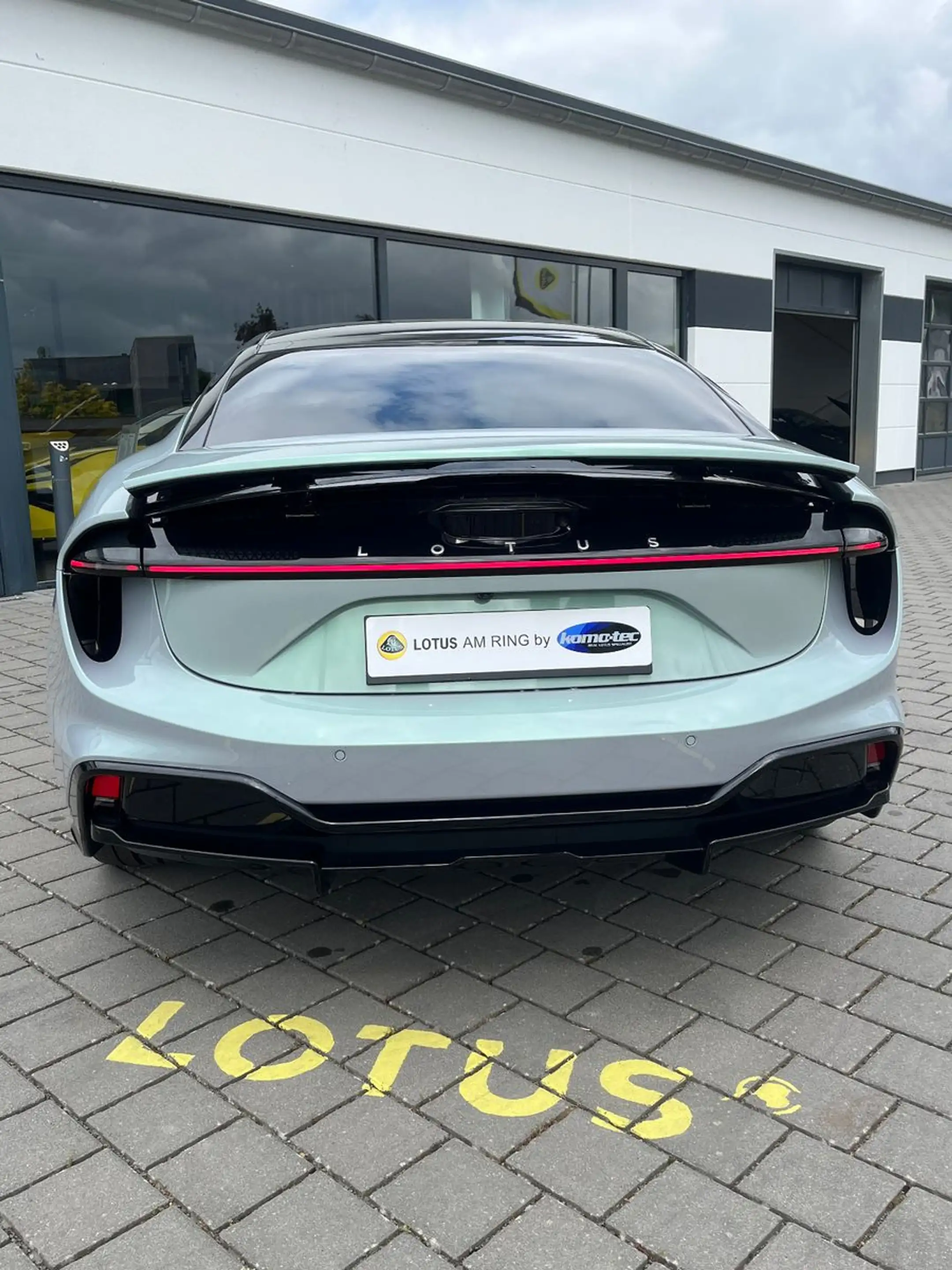Lotus Emeya *Tour & Park Pack, Panorama*Lotus am Ring* — photo 6