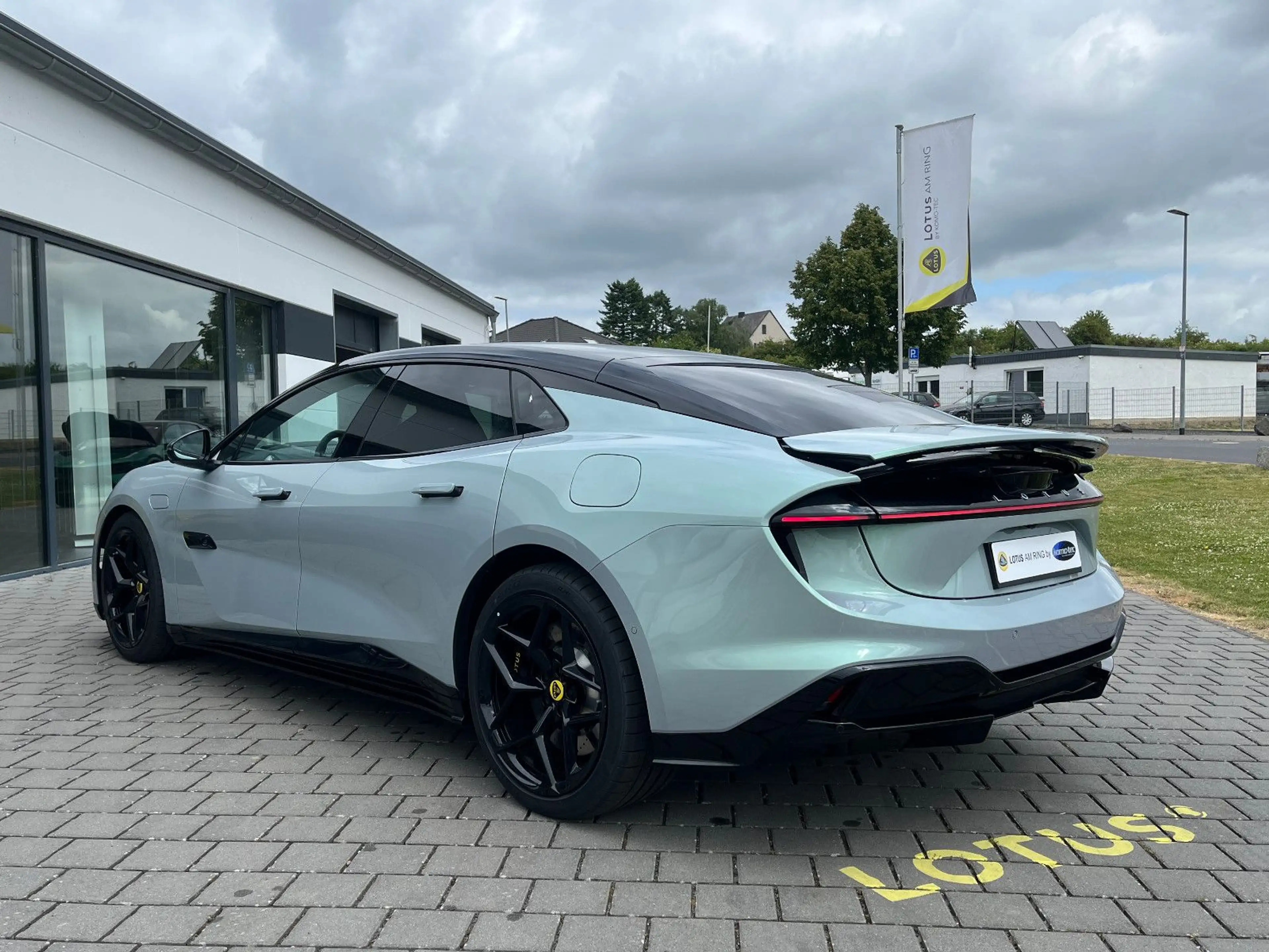 Lotus Emeya *Tour & Park Pack, Panorama*Lotus am Ring* — photo 7