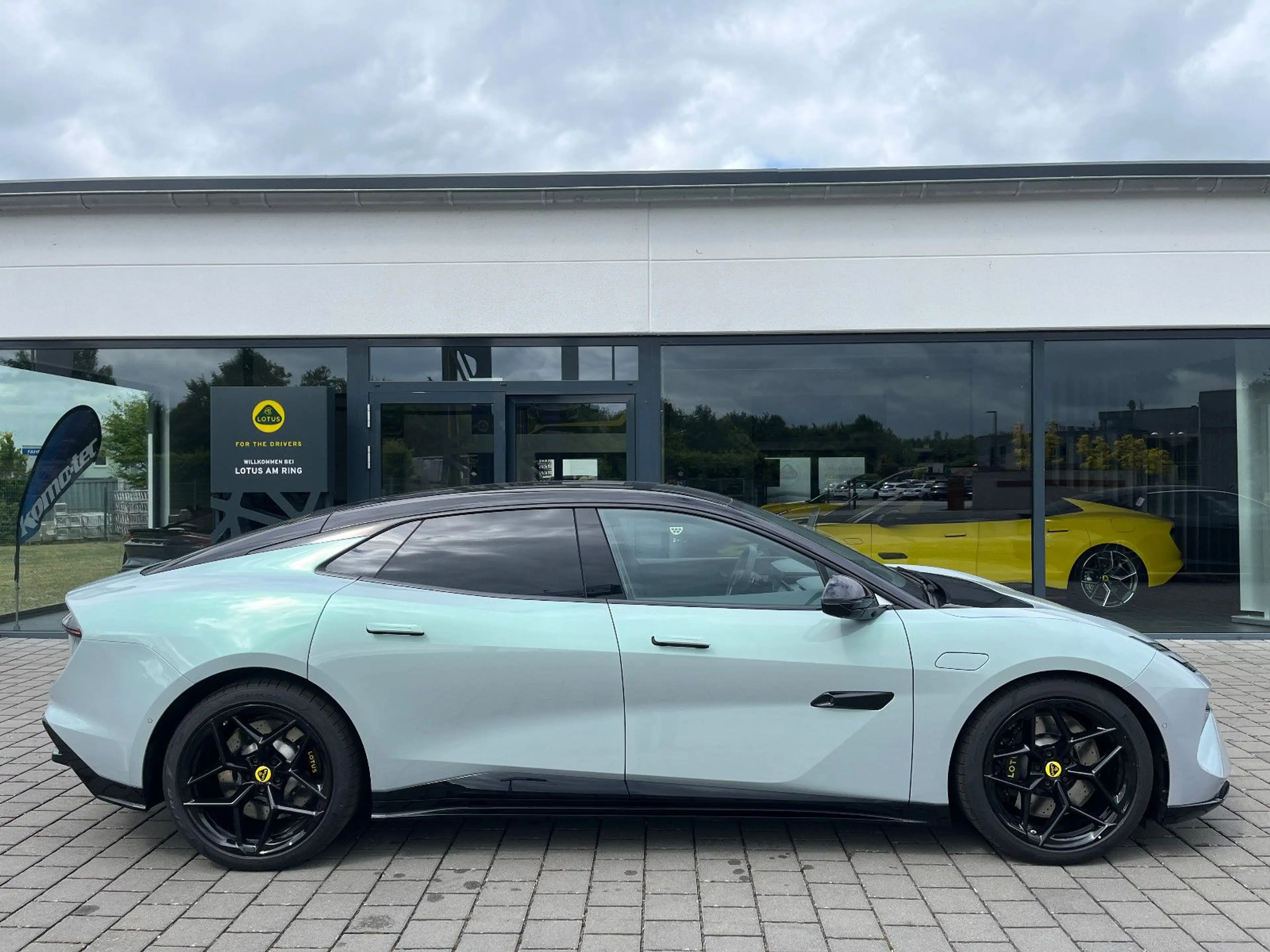 Lotus Emeya *Tour & Park Pack, Panorama*Lotus am Ring* — photo 4
