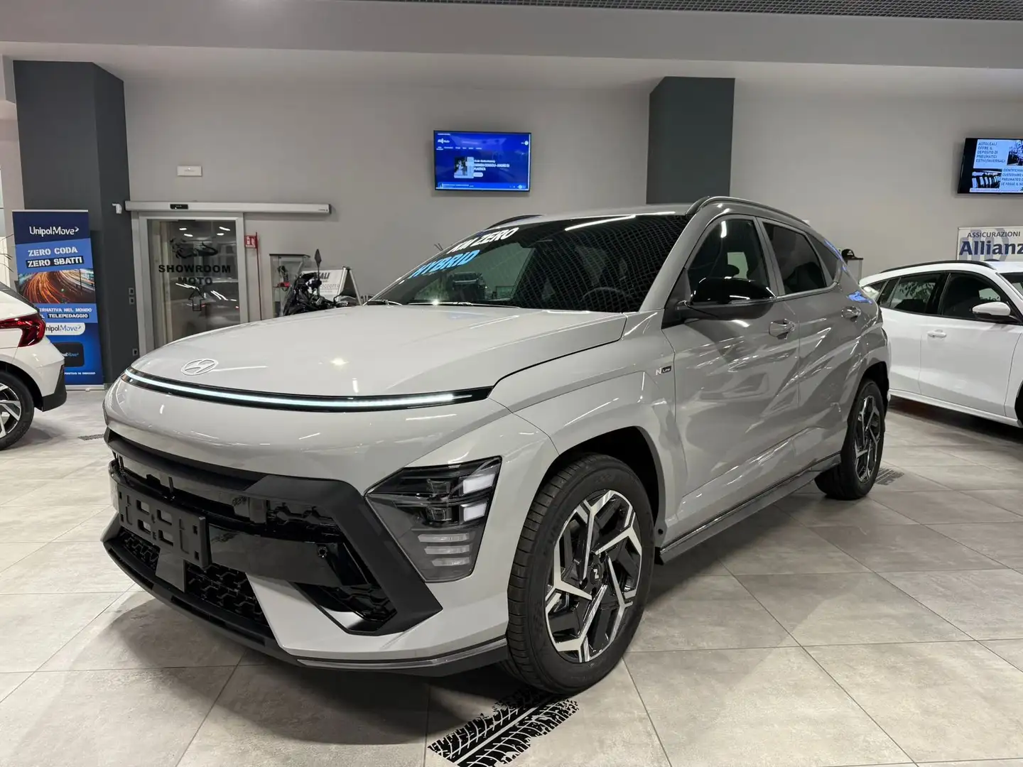 Hyundai KONA Kona 5p  1.6 GDI HEV  HYBRID DCT 138cv complessiv Grau - 2
