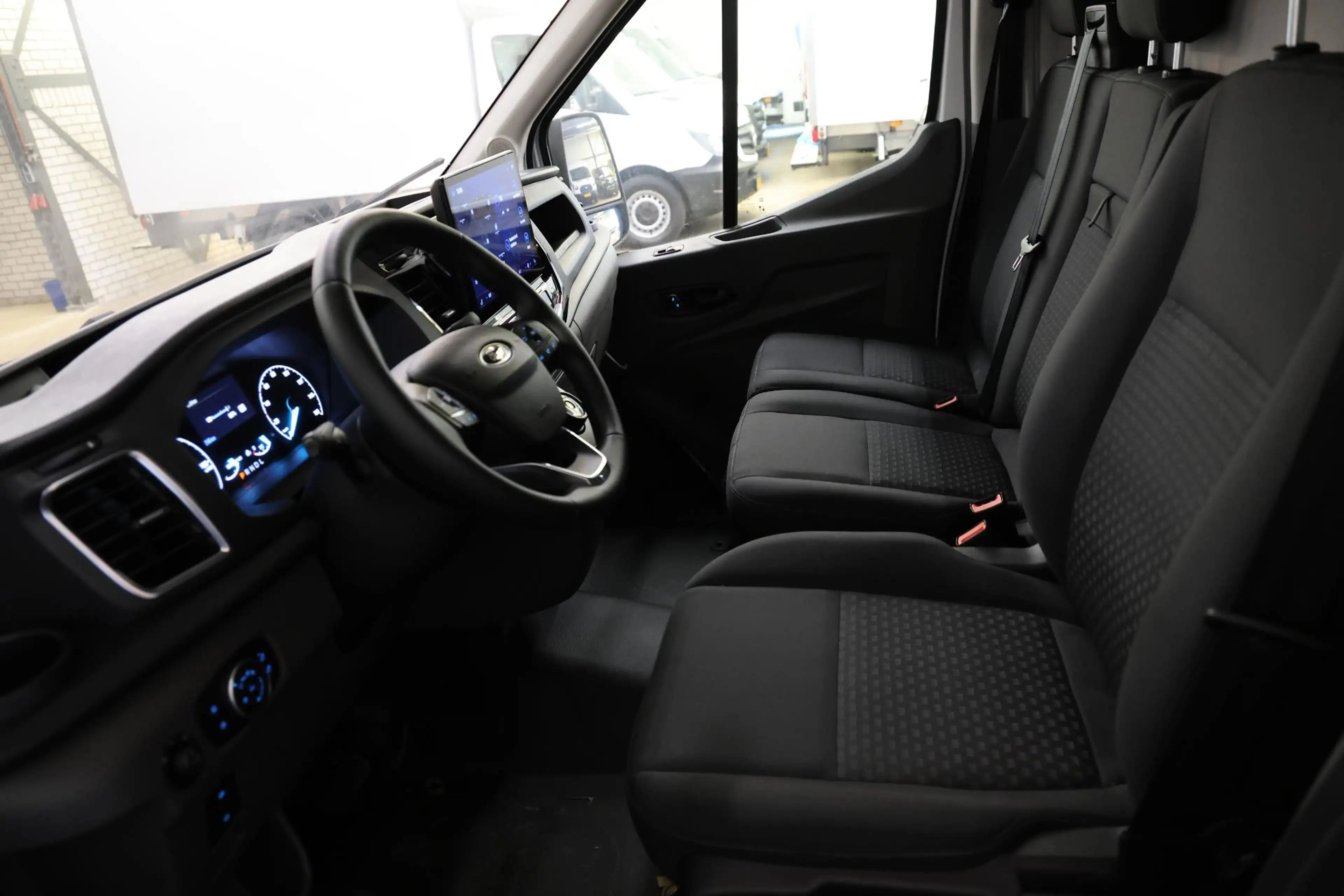 Ford E-Transit 350 L2H2 Trend 68 kWh ON BOARD POWER — photo 15