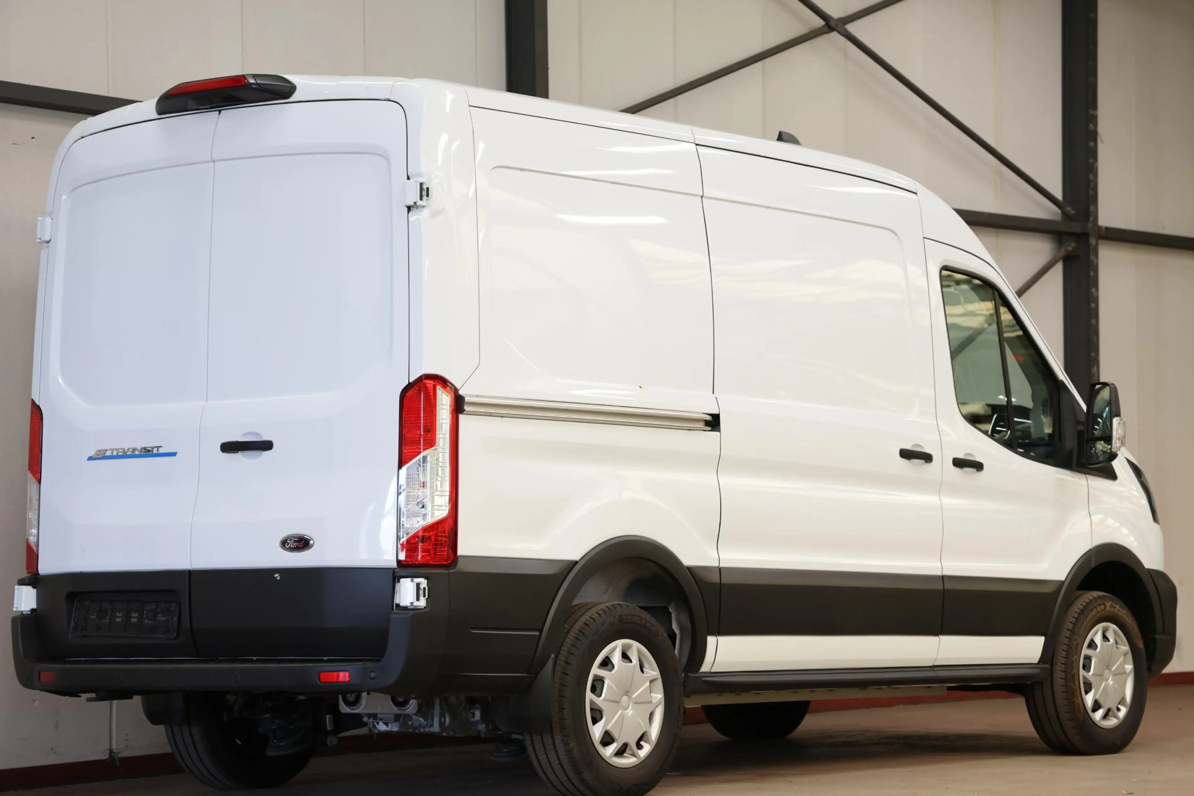 Ford E-Transit 350 L2H2 Trend 68 kWh ON BOARD POWER — photo 17