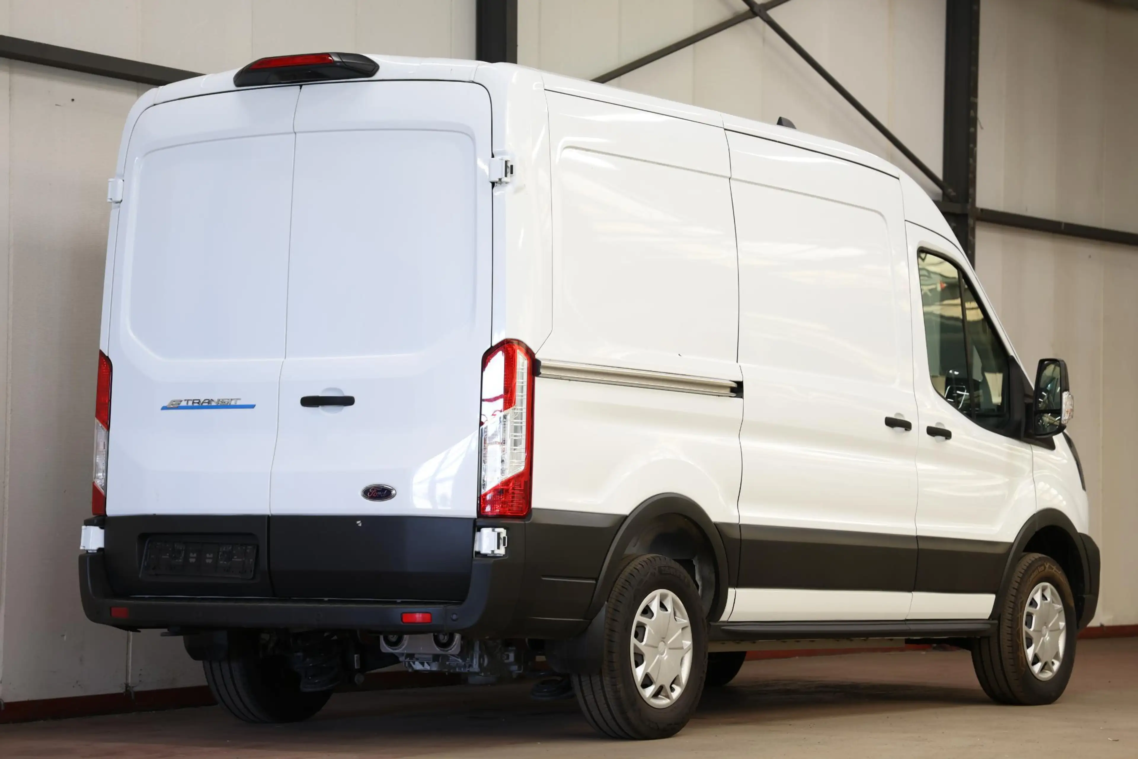 Ford E-Transit 350 L2H2 Trend 68 kWh ON BOARD POWER — photo 2