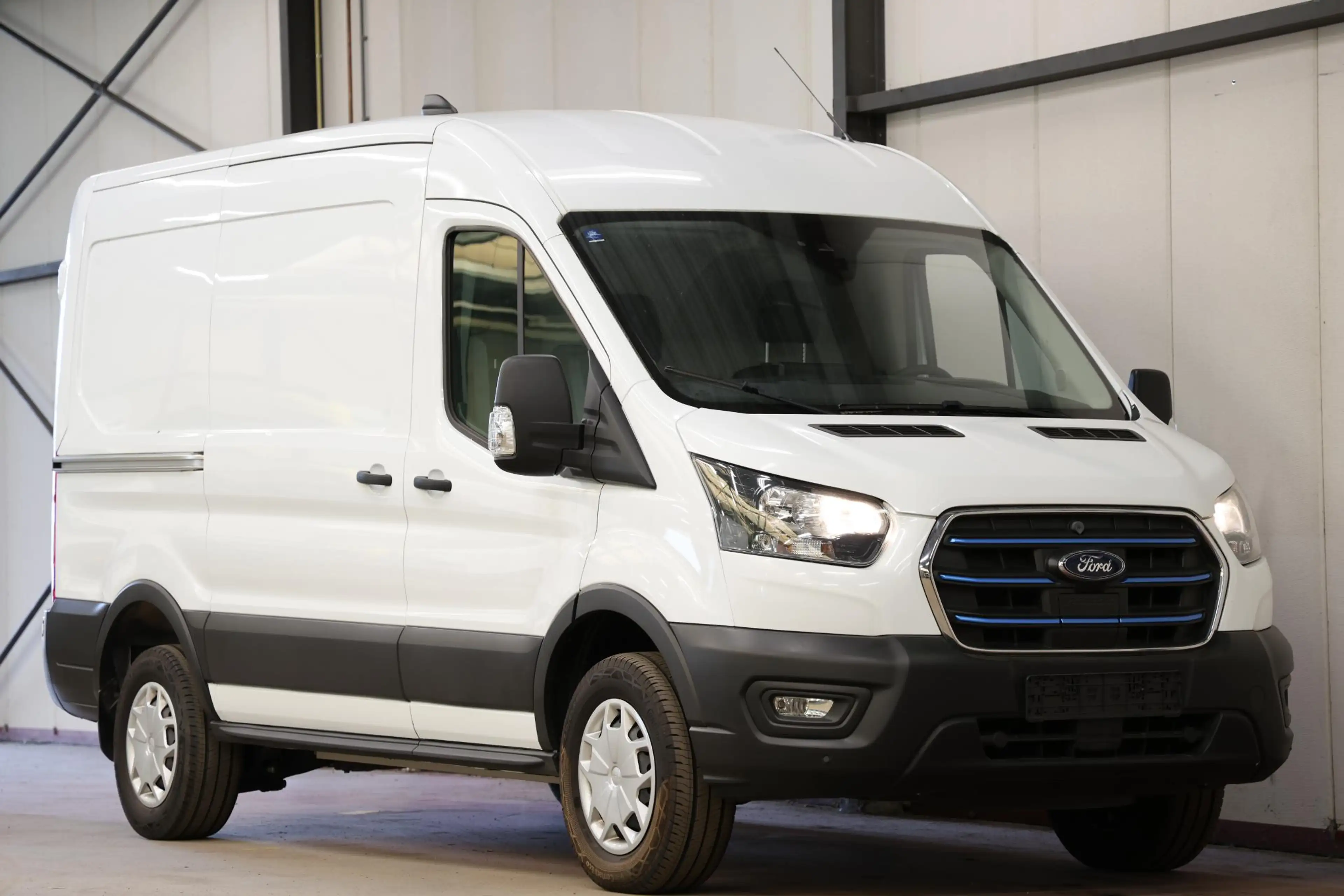 Ford E-Transit 350 L2H2 Trend 68 kWh ON BOARD POWER — photo 4