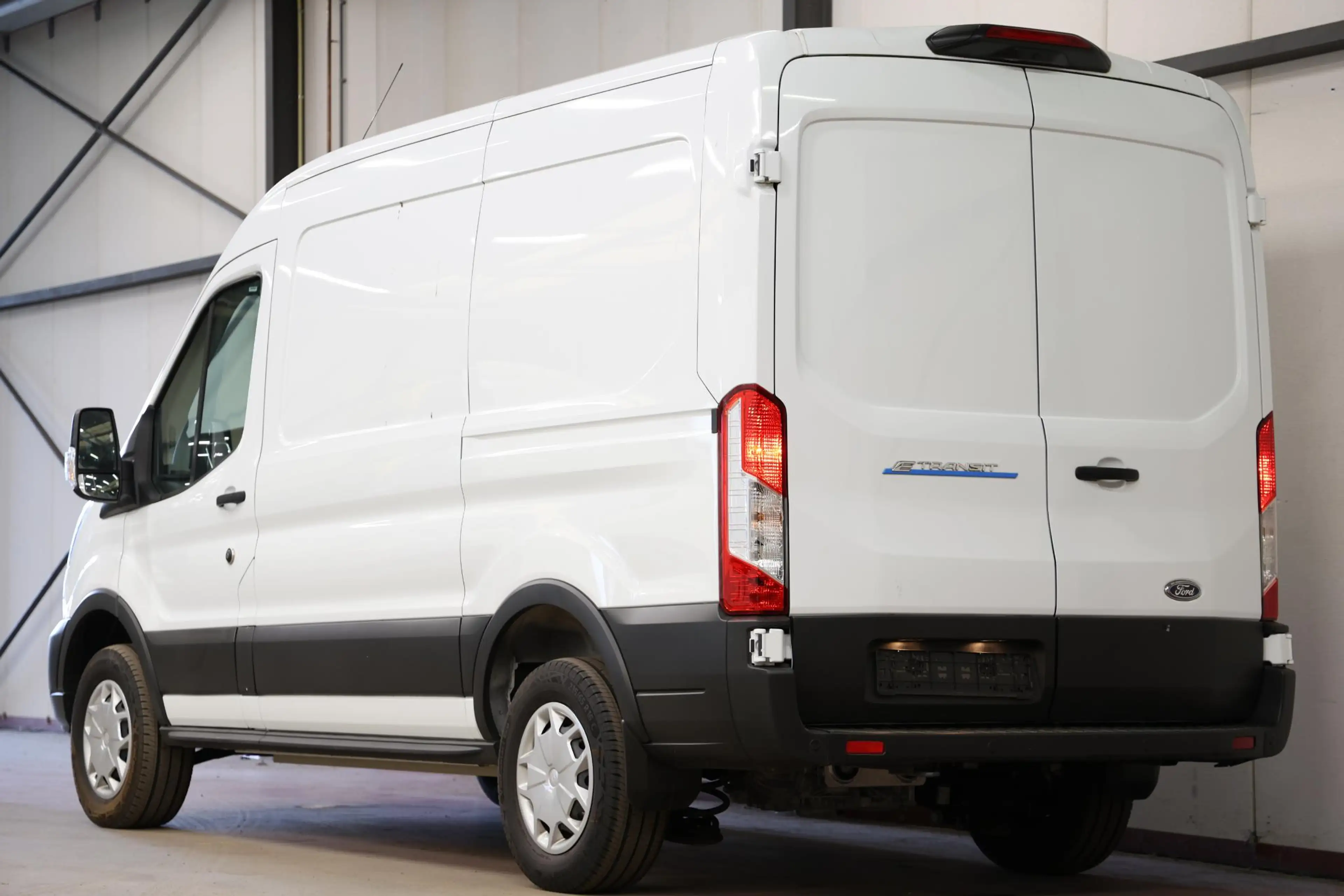 Ford E-Transit 350 L2H2 Trend 68 kWh ON BOARD POWER — photo 3