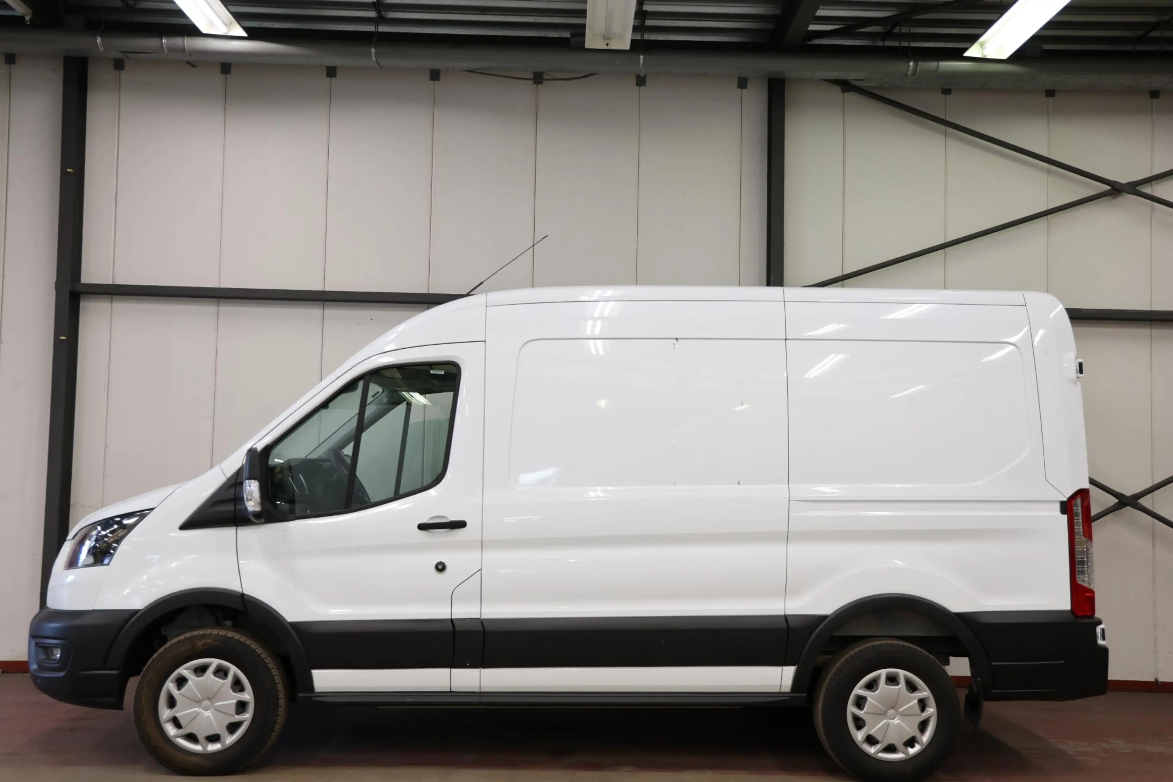 Ford E-Transit 350 L2H2 Trend 68 kWh ON BOARD POWER — photo 16