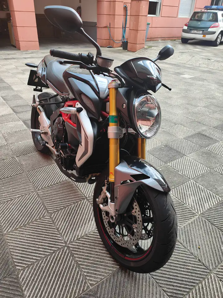 MV Agusta Brutale 800