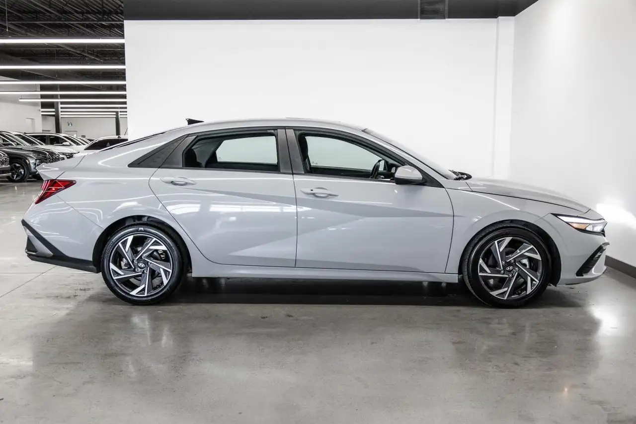 Hyundai ELANTRA fotografie Hyundai ELANTRA