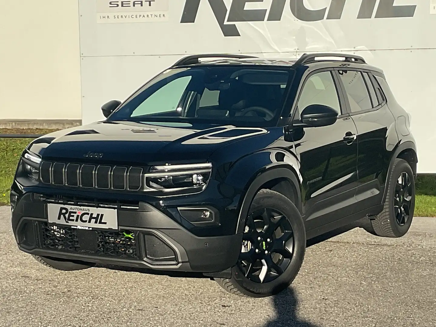 Jeep Avenger Overland Mild-Hybrid 4xe - Info- und Winterpaket Schwarz - 2