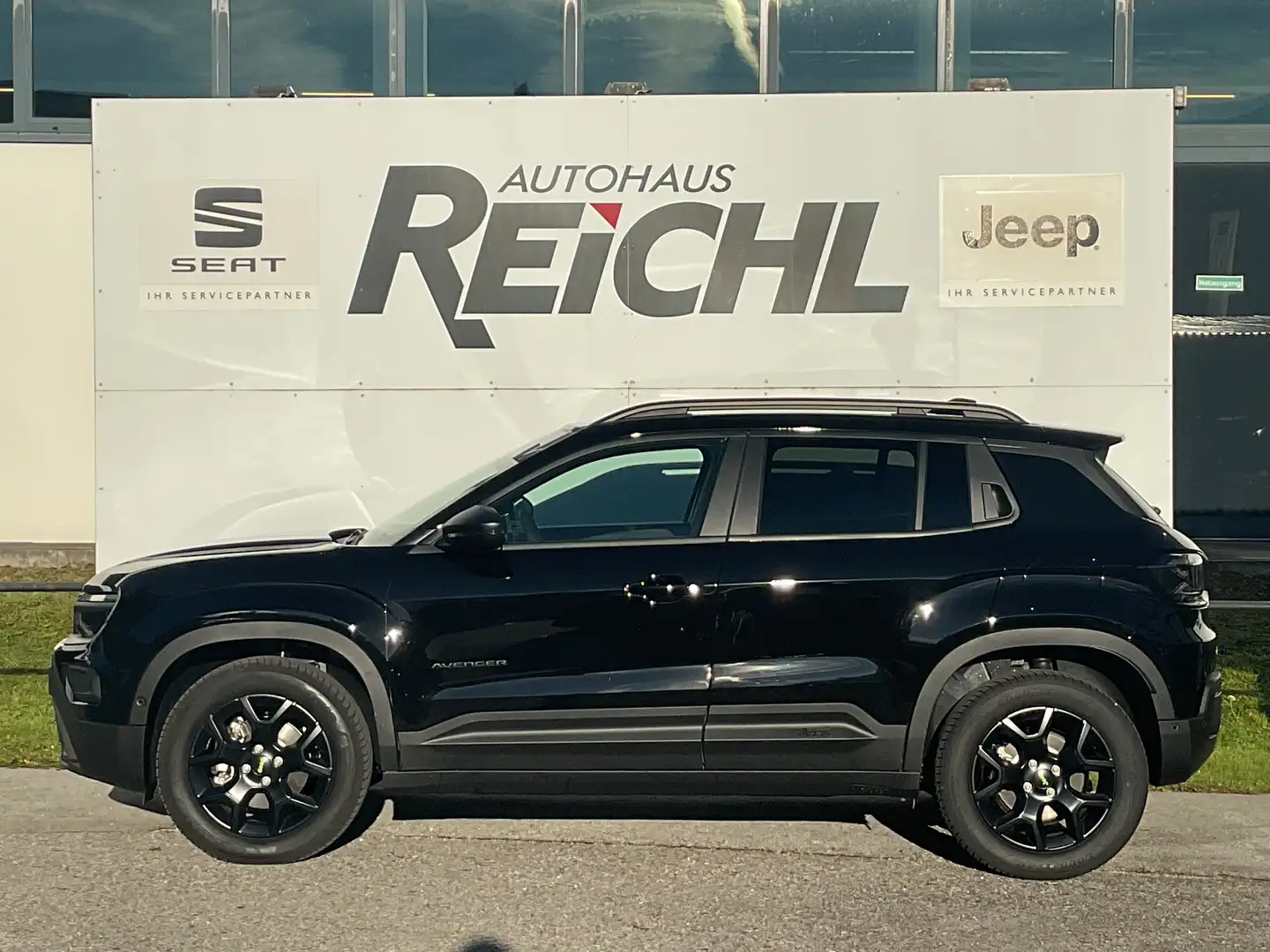 Jeep Avenger Overland Mild-Hybrid 4xe - Info- und Winterpaket Schwarz - 1