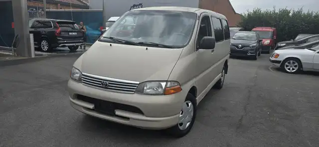 Toyota Hiace 2.5 diesel automatic 9 plaats