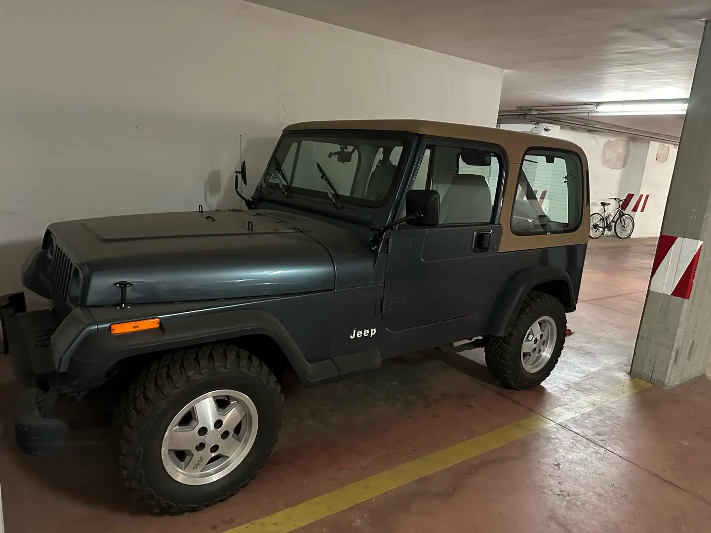 Jeep Wrangler Hard Top 2.5 Laredo - 1
