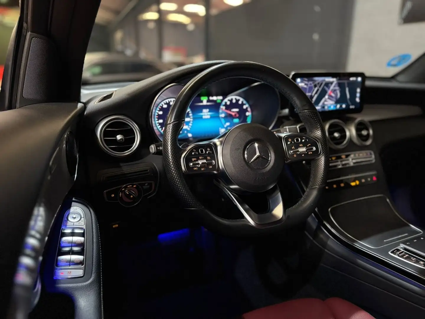 Mercedes-Benz GLC 300 Coupé 300de 4Matic Schwarz - 2