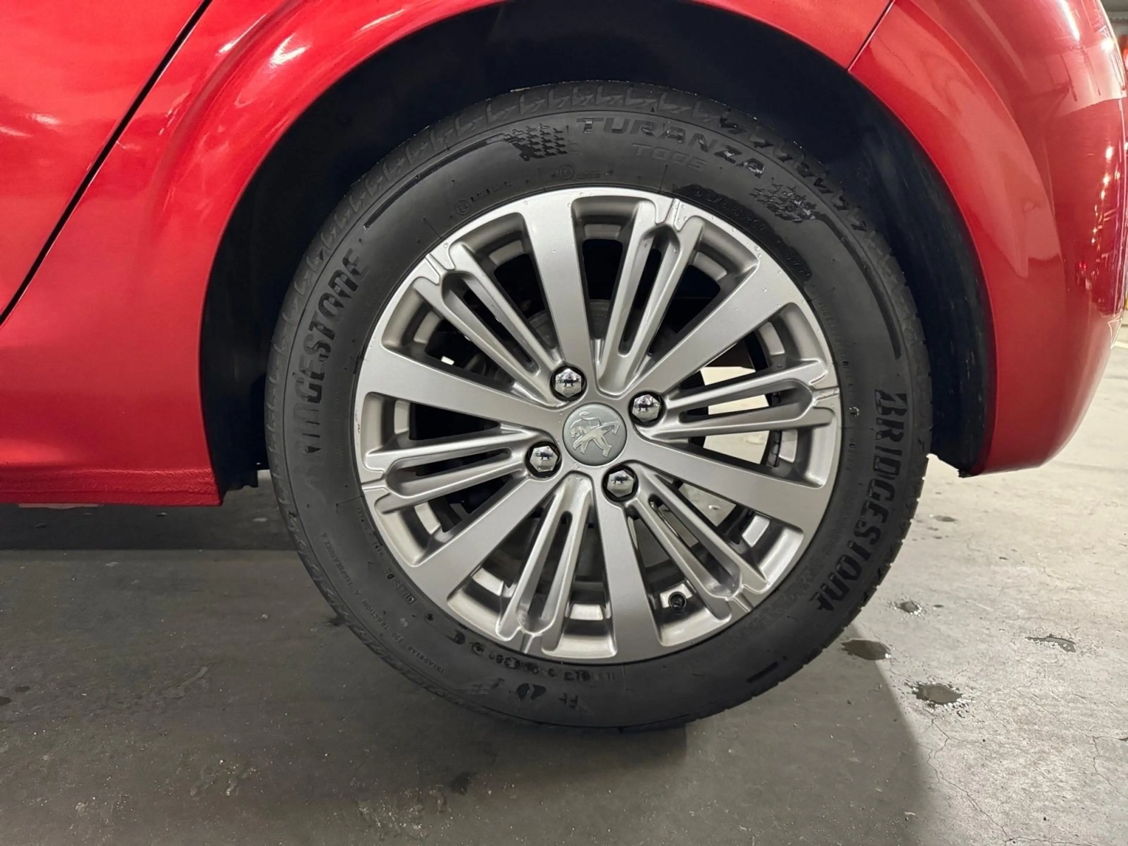 Peugeot 208 1.2 82pk Signature | AIRCO | NAVIGATIE | 16 INCH L — photo 9