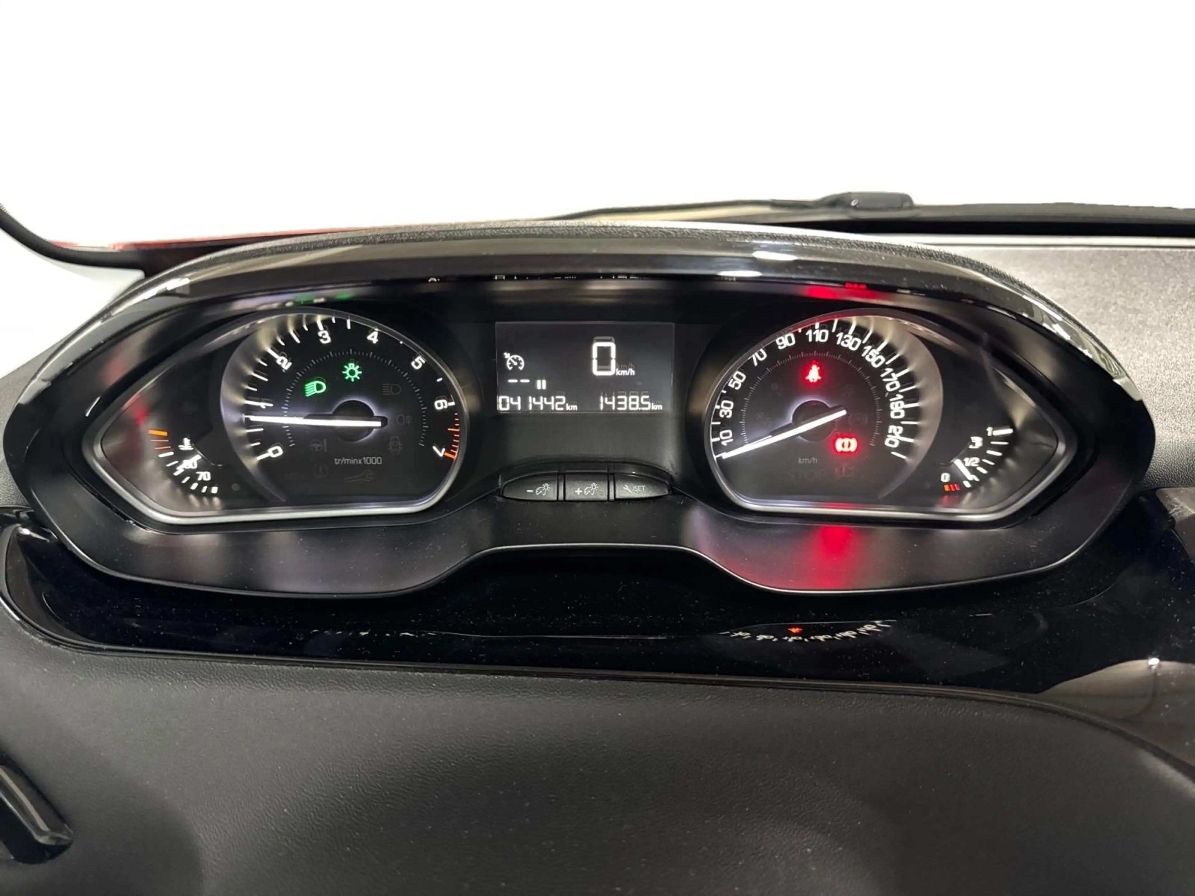 Peugeot 208 1.2 82pk Signature | AIRCO | NAVIGATIE | 16 INCH L — photo 13