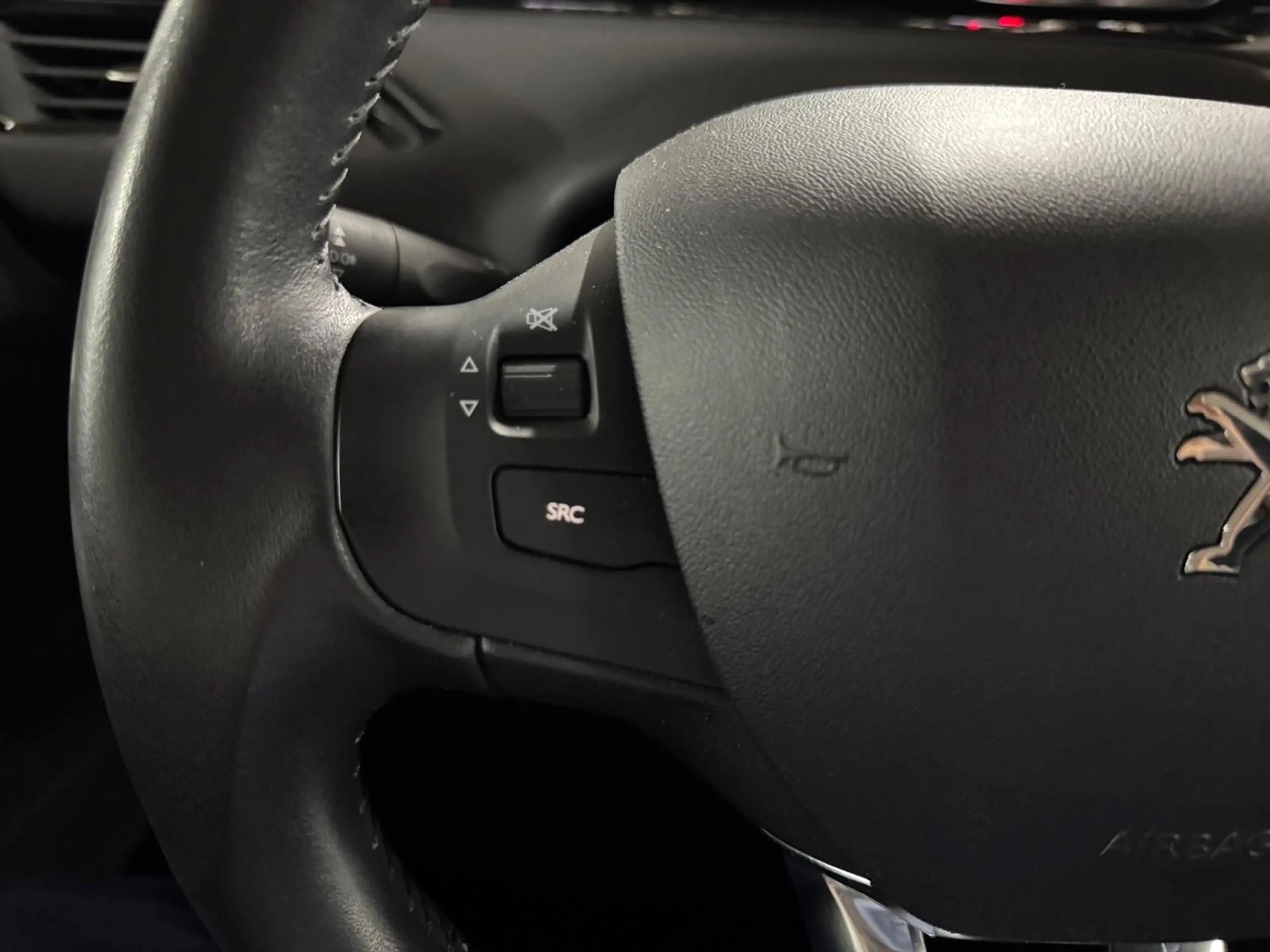 Peugeot 208 1.2 82pk Signature | AIRCO | NAVIGATIE | 16 INCH L — photo 15