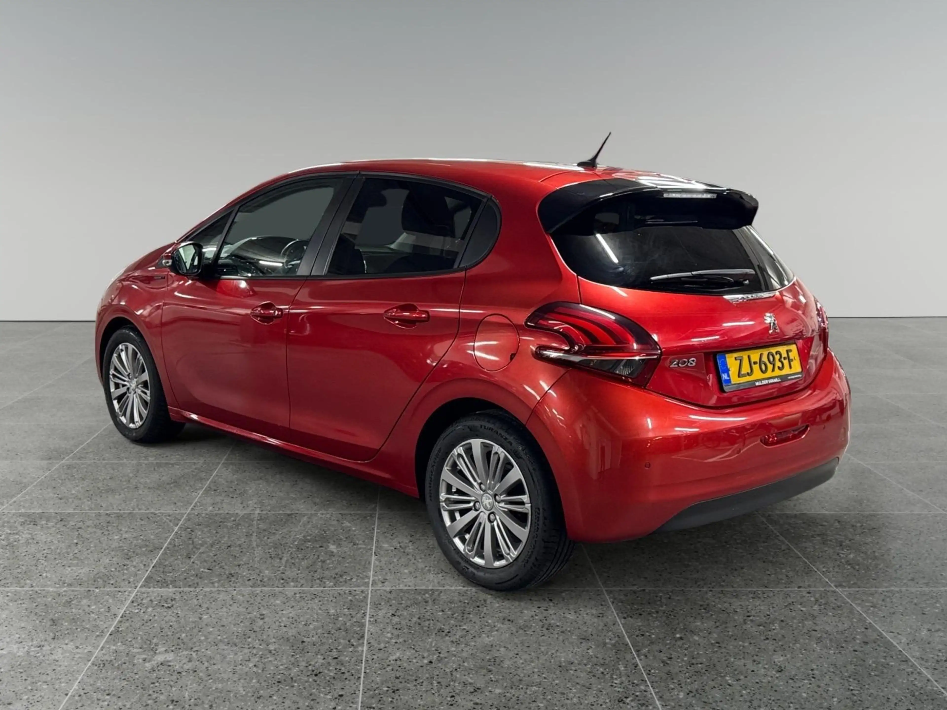 Peugeot 208 1.2 82pk Signature | AIRCO | NAVIGATIE | 16 INCH L — photo 3