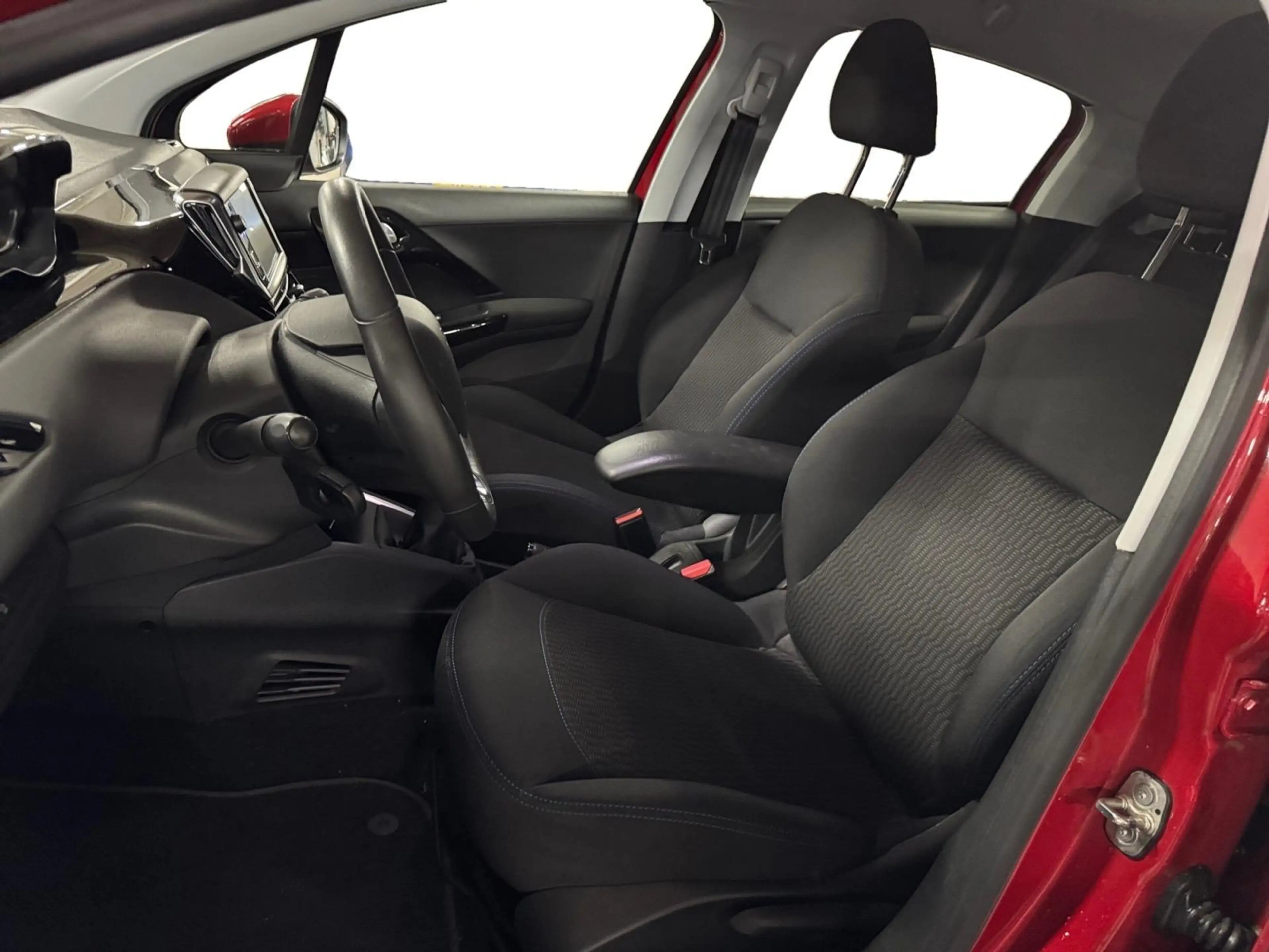 Peugeot 208 1.2 82pk Signature | AIRCO | NAVIGATIE | 16 INCH L — photo 11