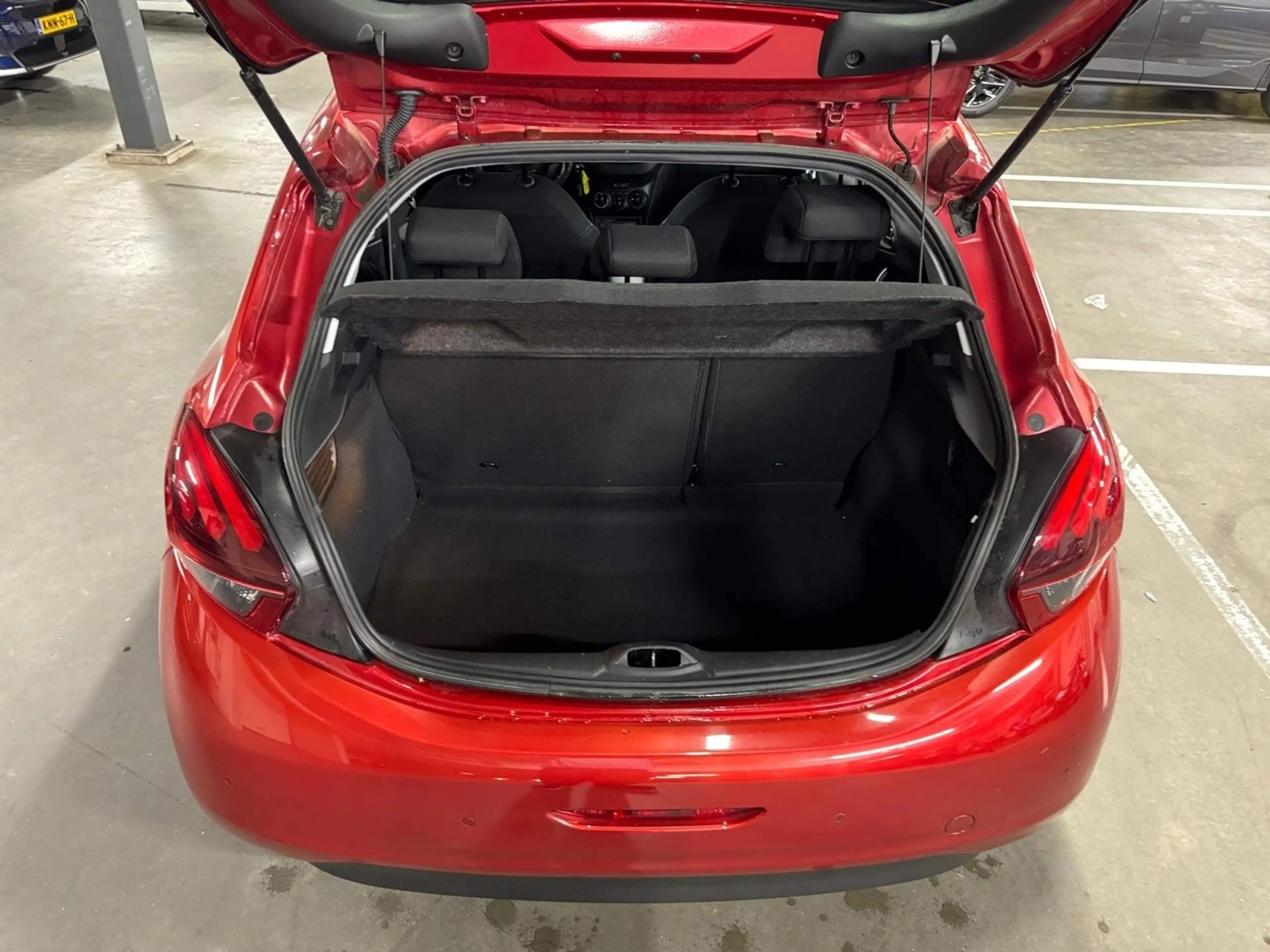 Peugeot 208 1.2 82pk Signature | AIRCO | NAVIGATIE | 16 INCH L — photo 10