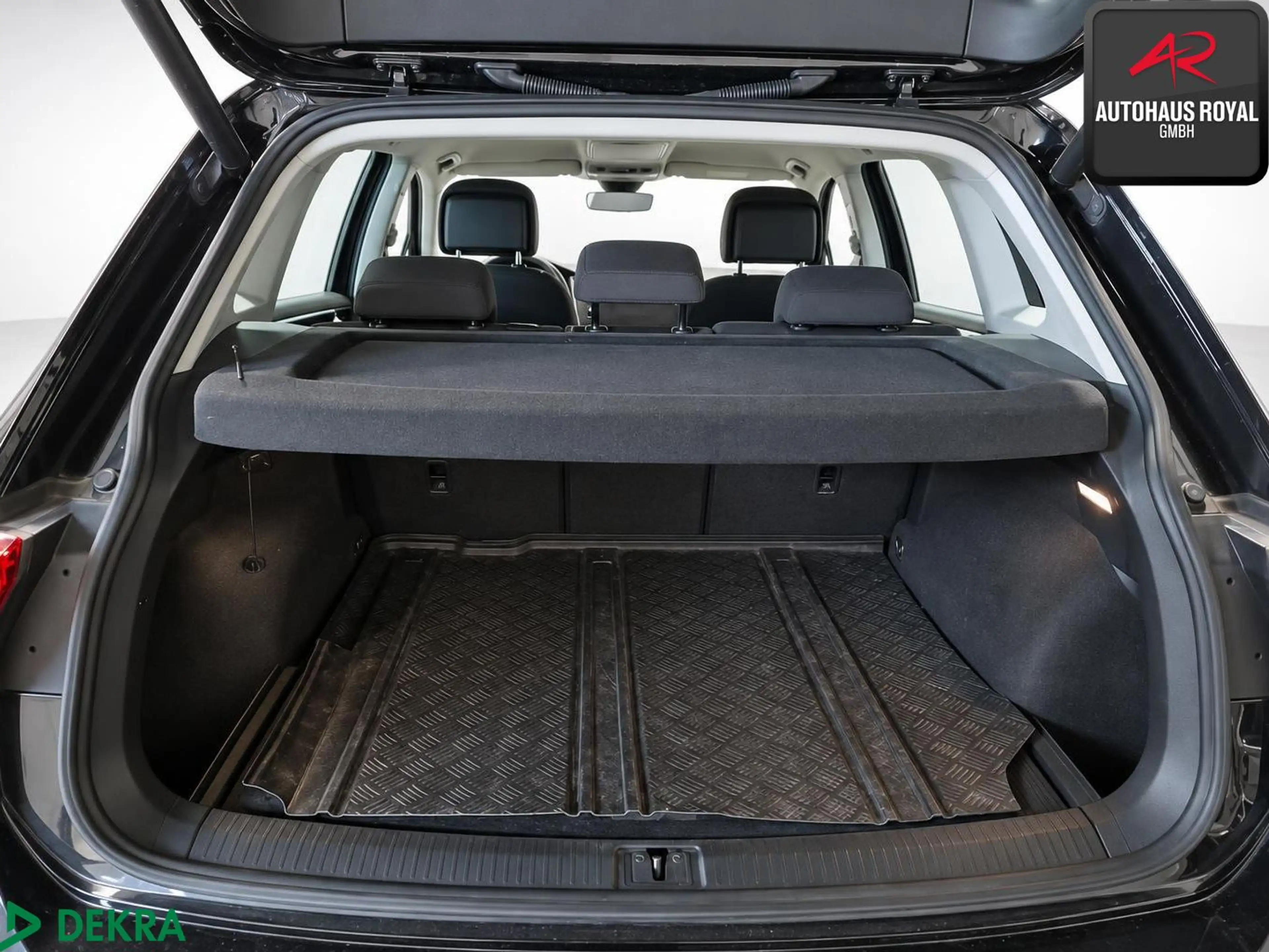 Volkswagen Tiguan 2.0 TDI 4M MATRIX,STANDHZ,AHK,ACC,KAMERA — photo 7