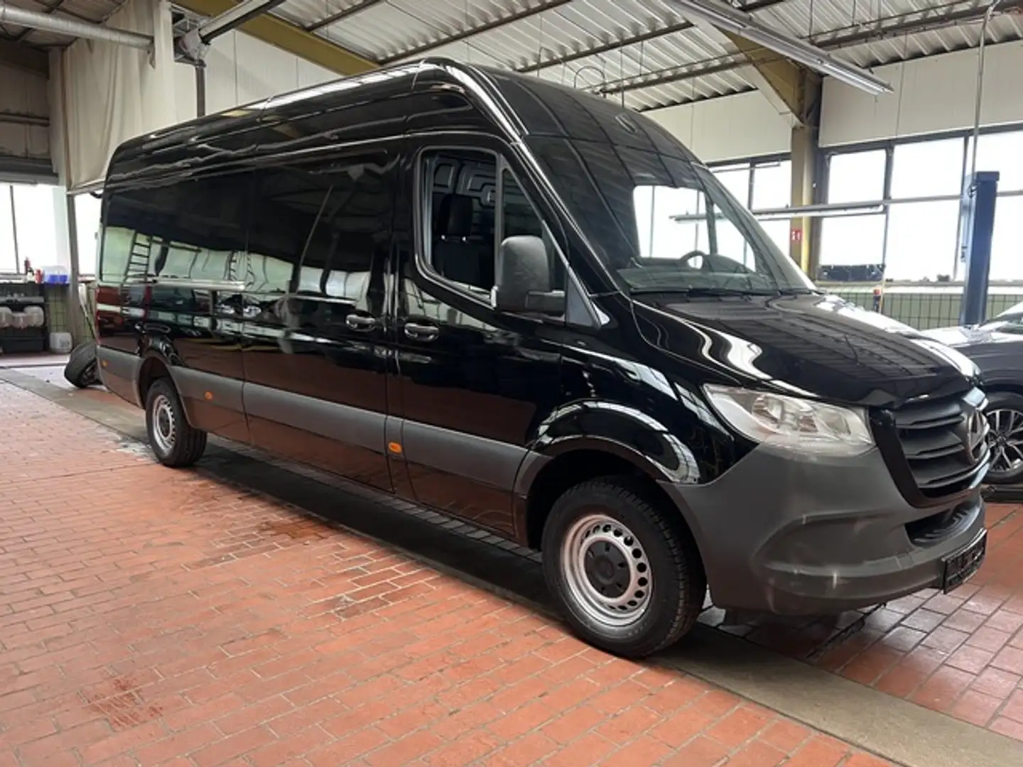 Mercedes-Benz Sprinter Schwarz - 2