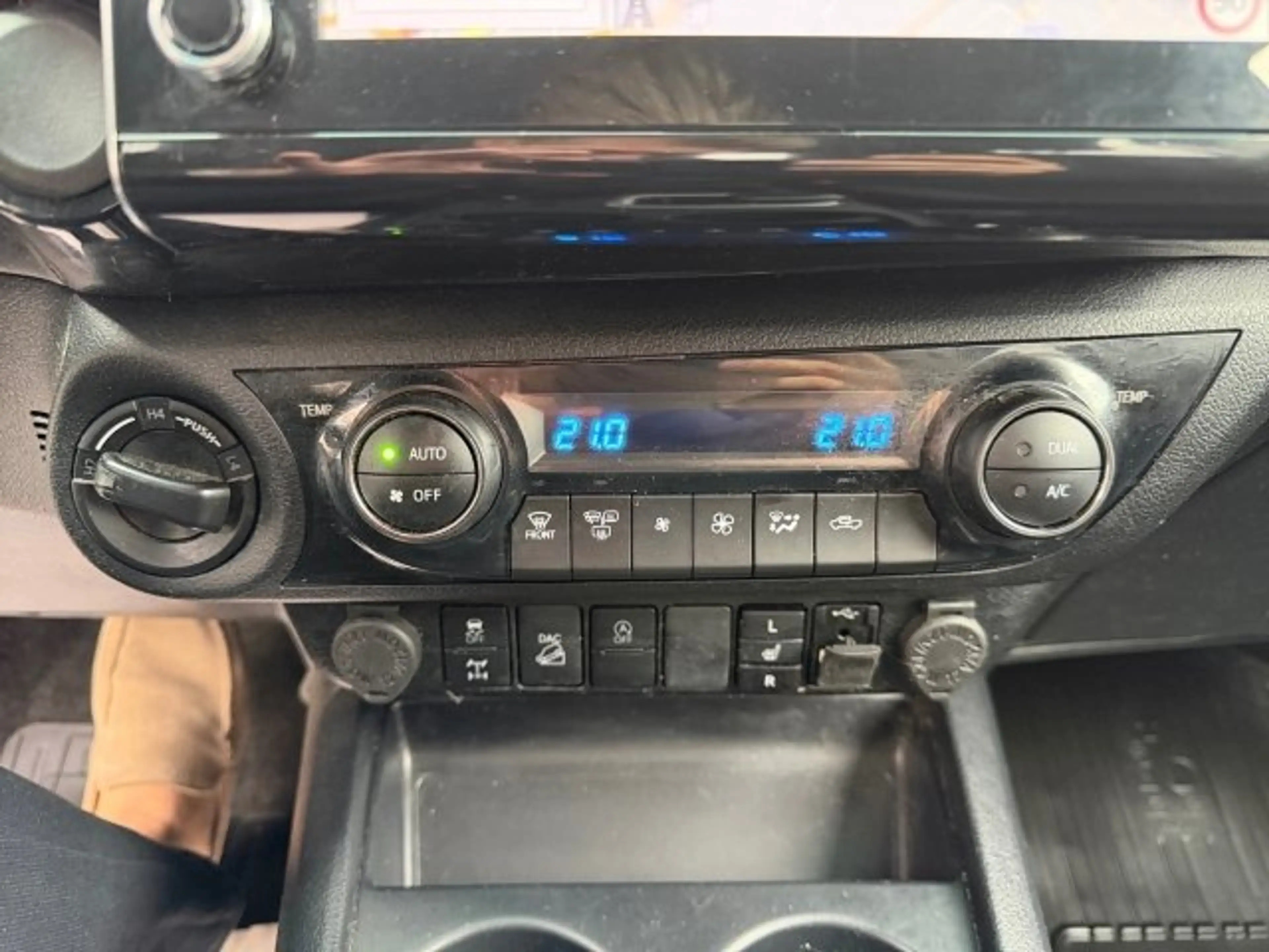 Toyota Hilux DK Active 2,4D — photo 6