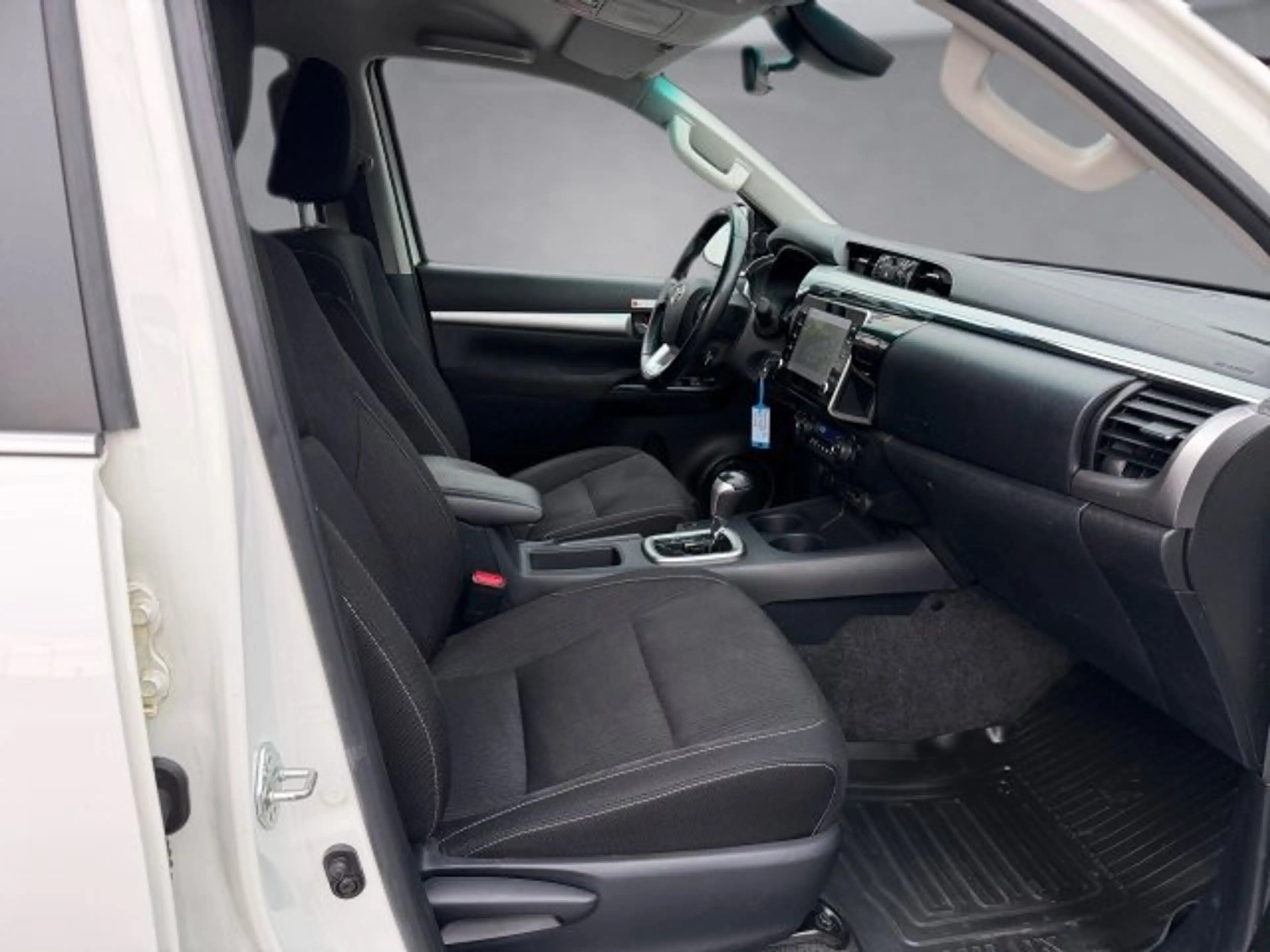 Toyota Hilux DK Active 2,4D — photo 3