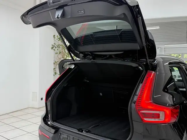 Volvo XC40 view 10