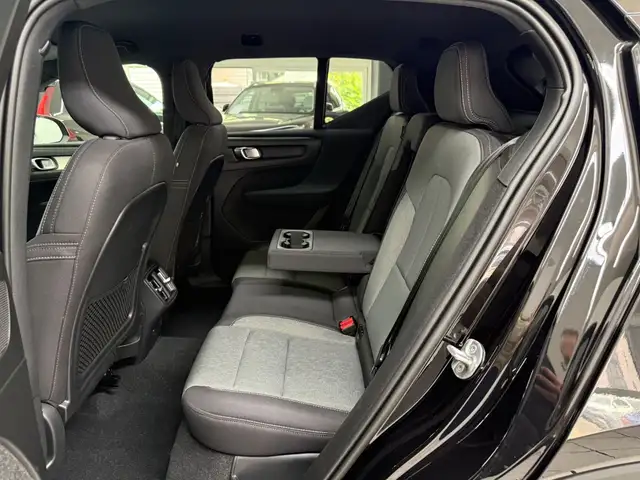 Volvo XC40 view 15