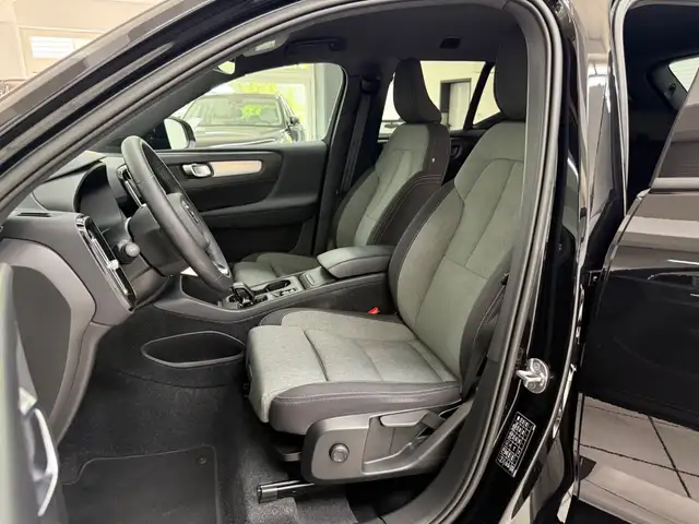 Volvo XC40 view 14