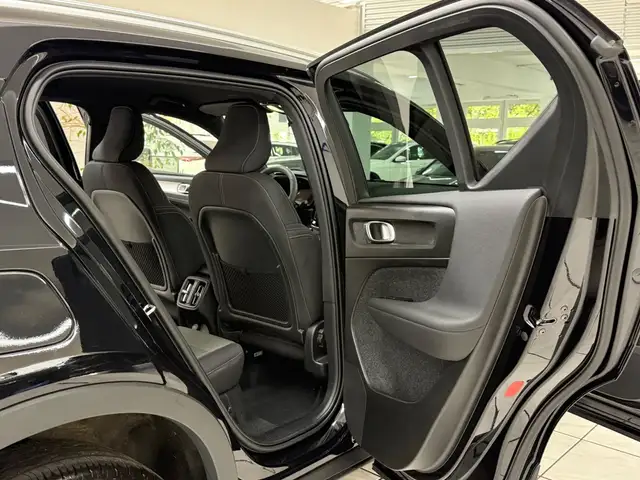 Volvo XC40 view 9