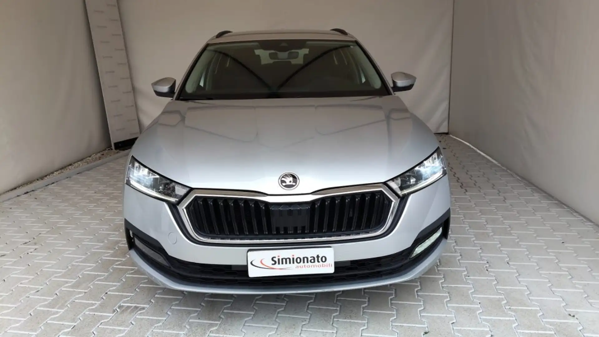 Skoda Octavia 2.0 TDI SCR 150 CV DSG Wagon Executive Grigio - 2