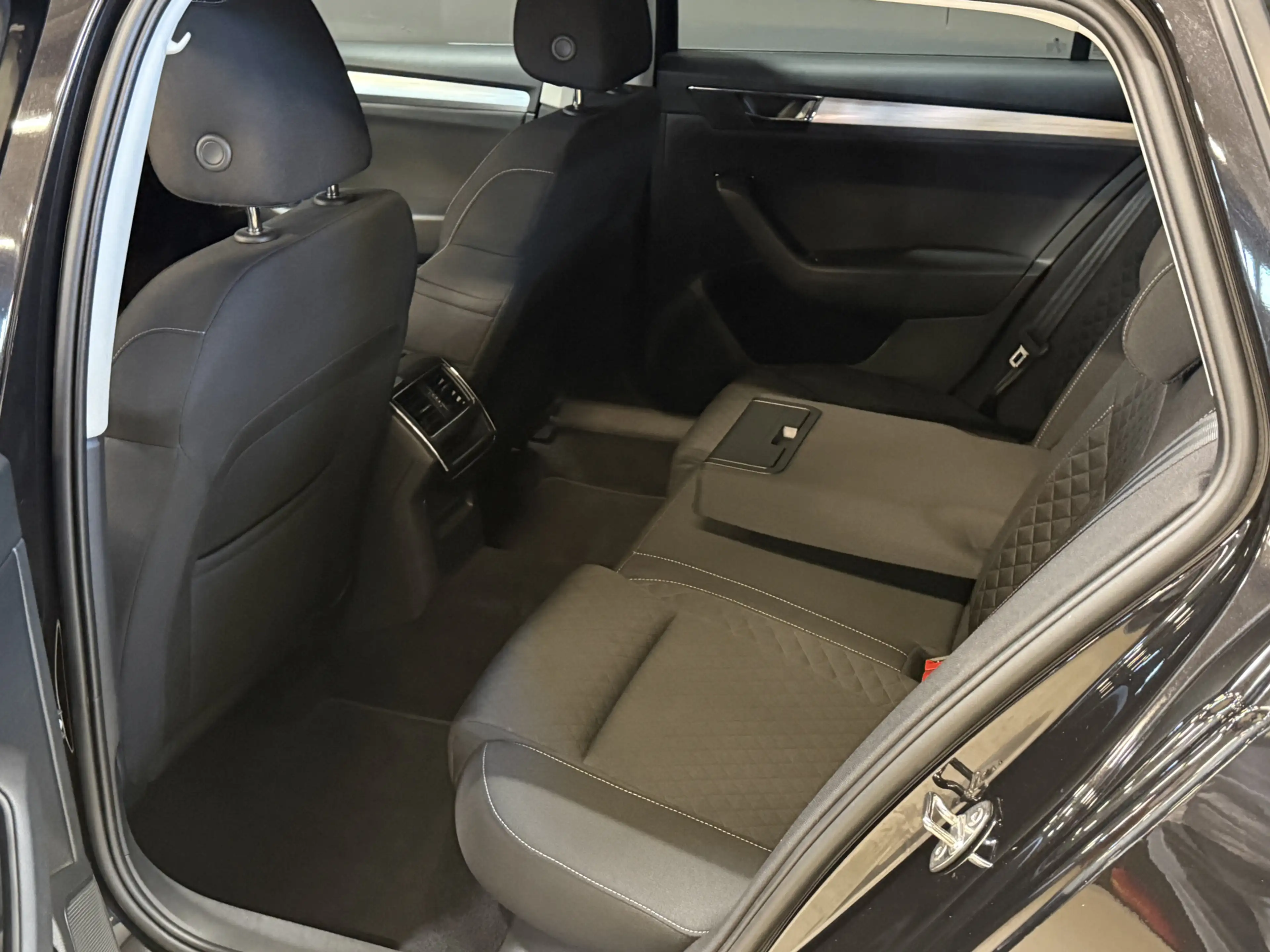 Skoda Superb Combi 1.4 TSI iV Business Edition Plus | Trekhaak — photo 9