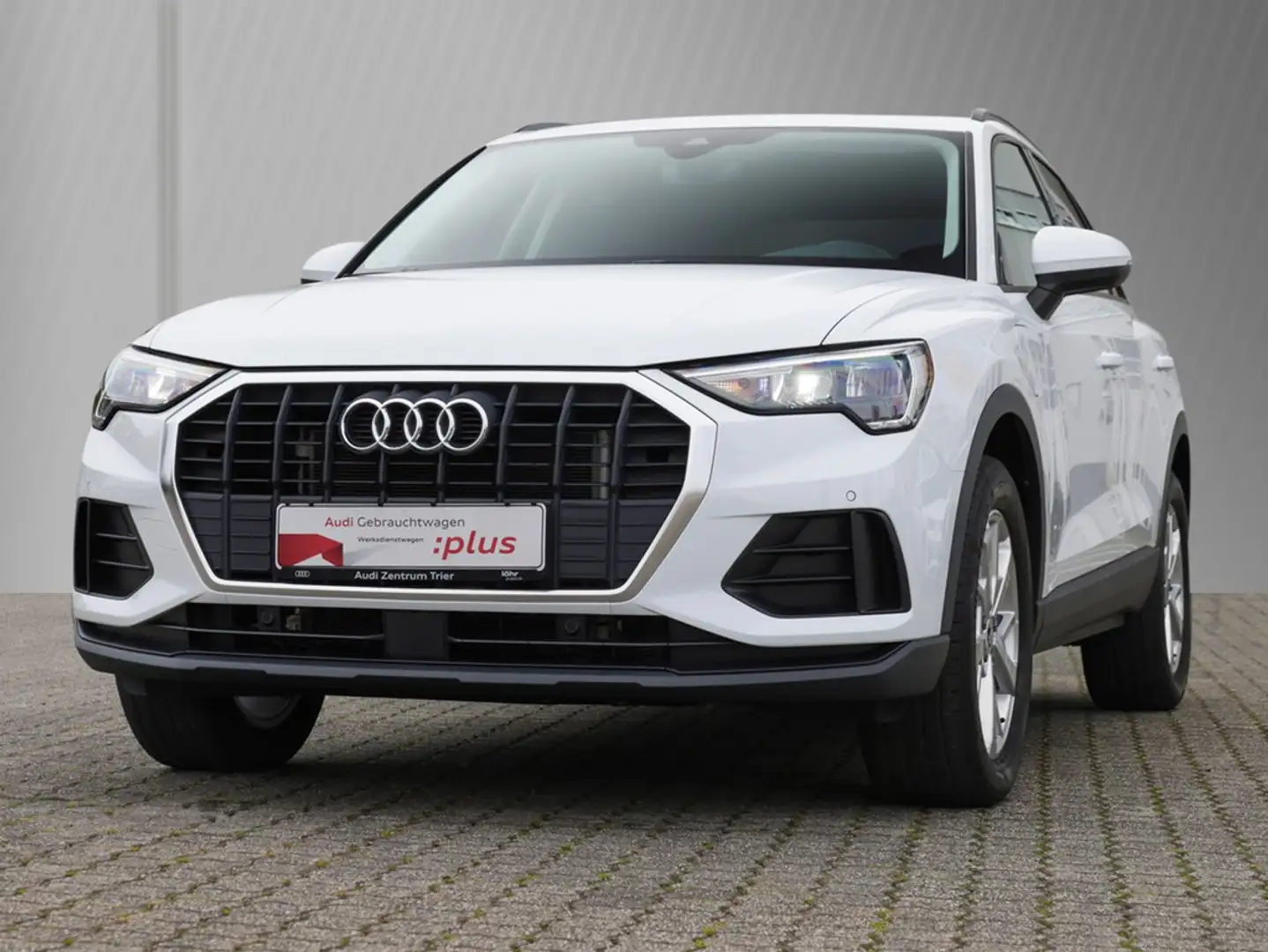 Audi Q3 45 TFSIe S-tronic Weiß - 2