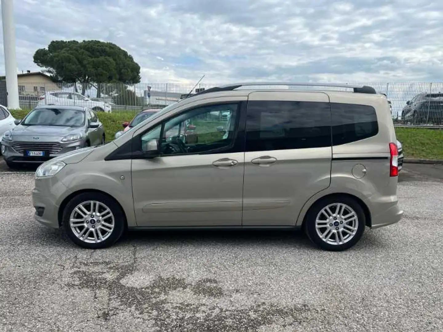 Ford Tourneo Courier 1.0 EcoBoost 100 CV Titanium Marrón - 2