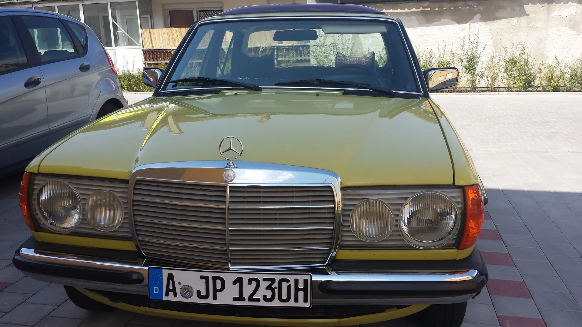 Mercedes-Benz 200 Gelb - 1