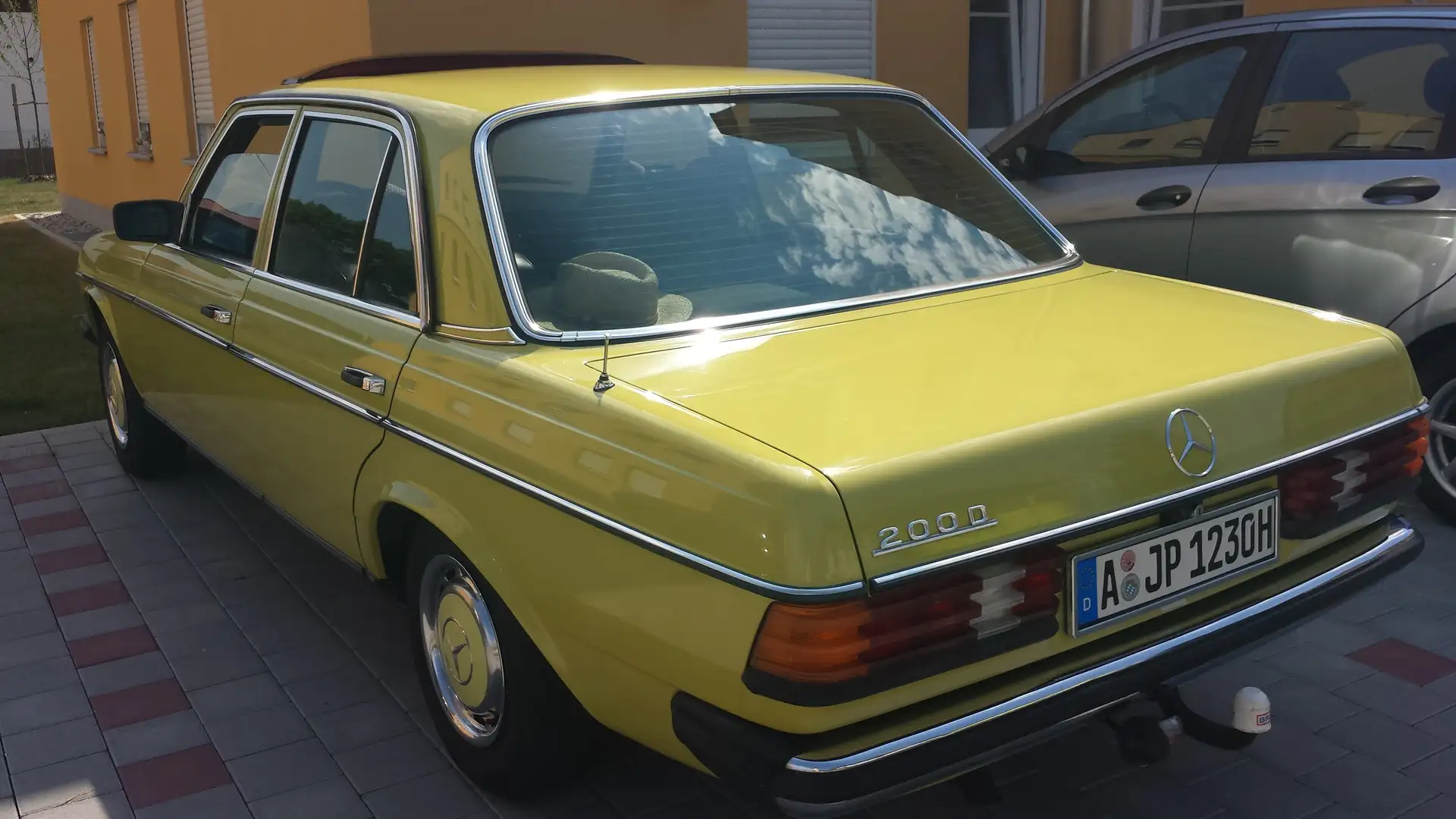 Mercedes-Benz 200 Gelb - 2