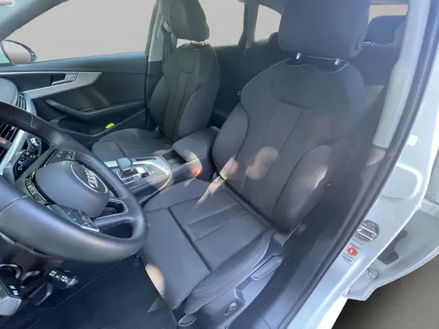 Audi A4 view 11