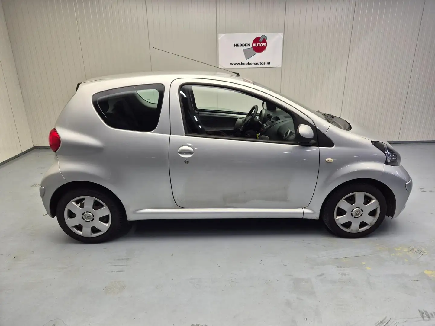 Toyota Aygo 1.0-12V Ambiance Airco Elektrisch Pakket Grijs - 2