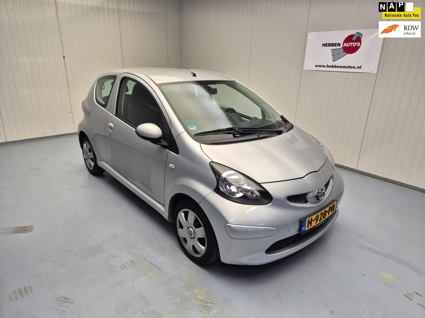 Toyota Aygo 1.0-12V Ambiance Airco Elektrisch Pakket Grijs - 1
