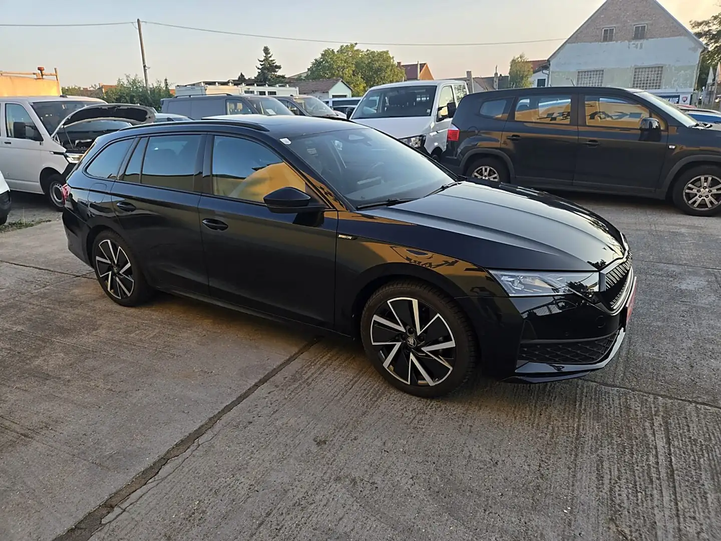 Skoda Octavia Kombi 1,5 TSI mHEV Sportline DSG Schwarz - 2