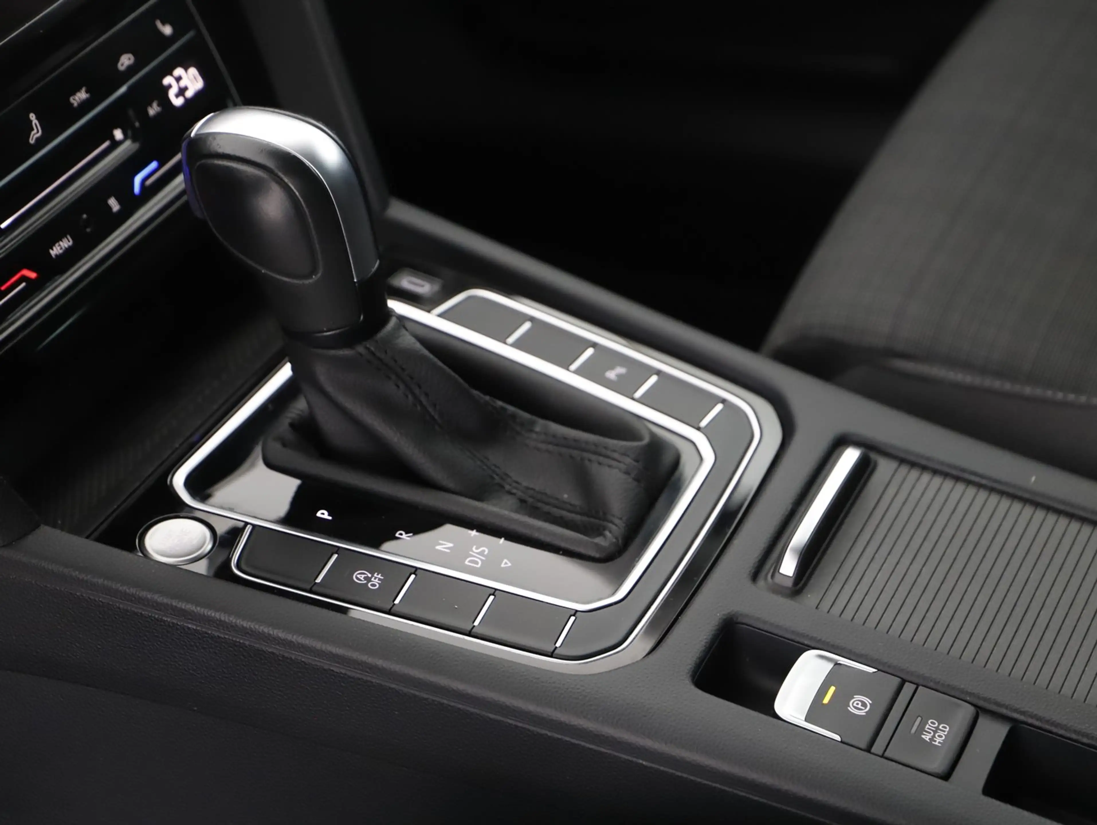 Volkswagen Passat Variant Business TDI 4MOTION DSG — photo 7