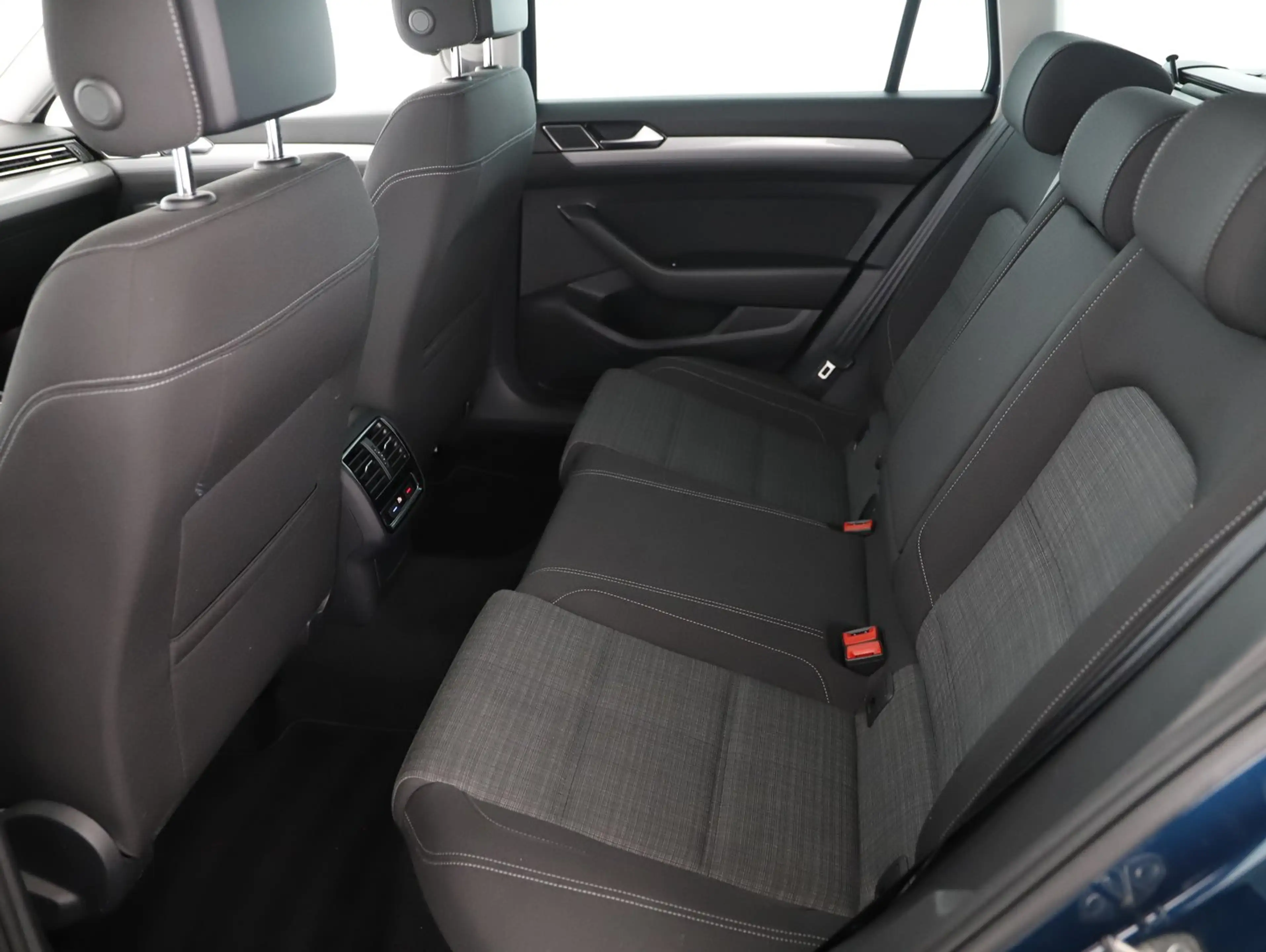 Volkswagen Passat Variant Business TDI 4MOTION DSG — photo 4