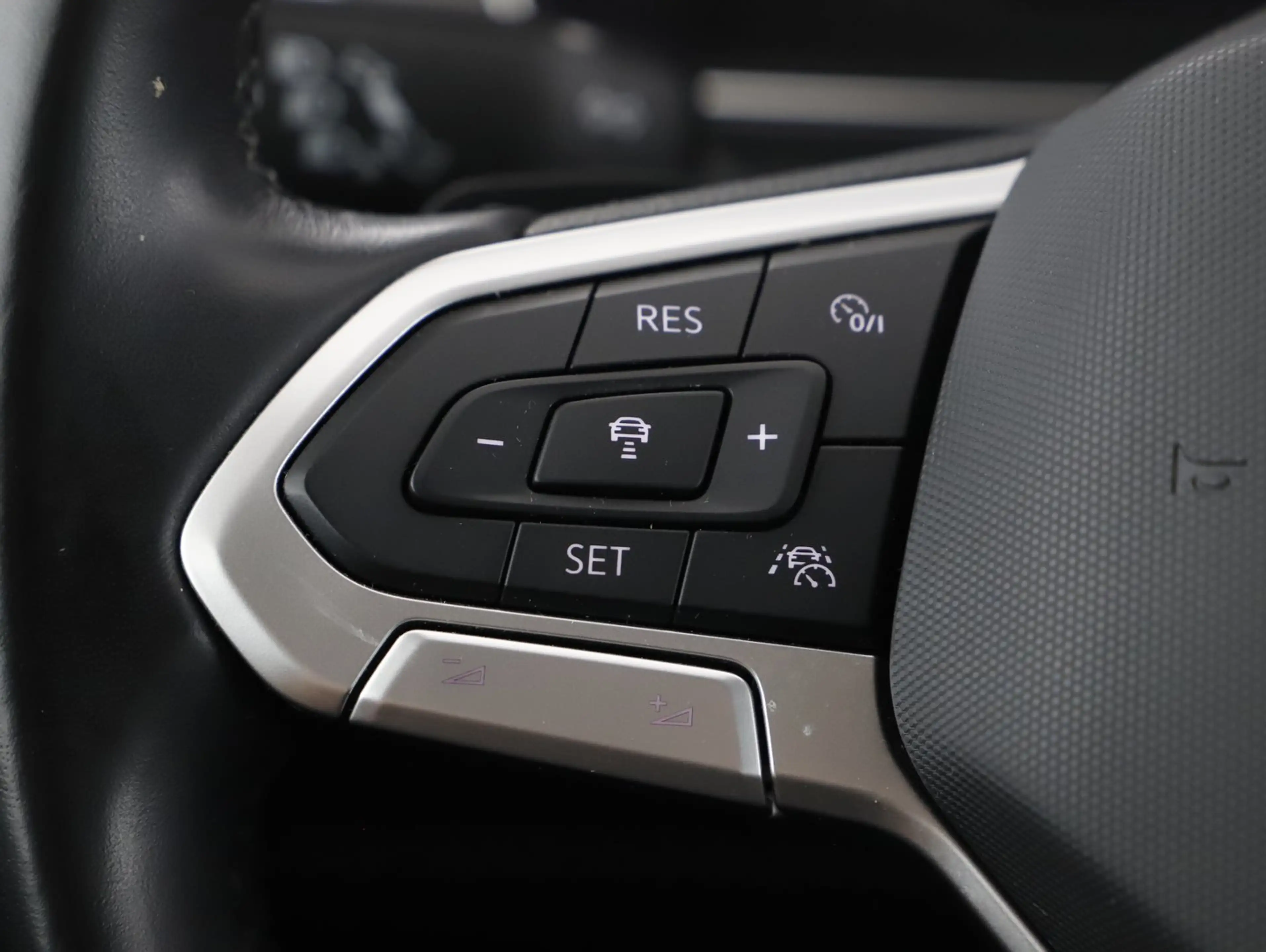 Volkswagen Passat Variant Business TDI 4MOTION DSG — photo 13