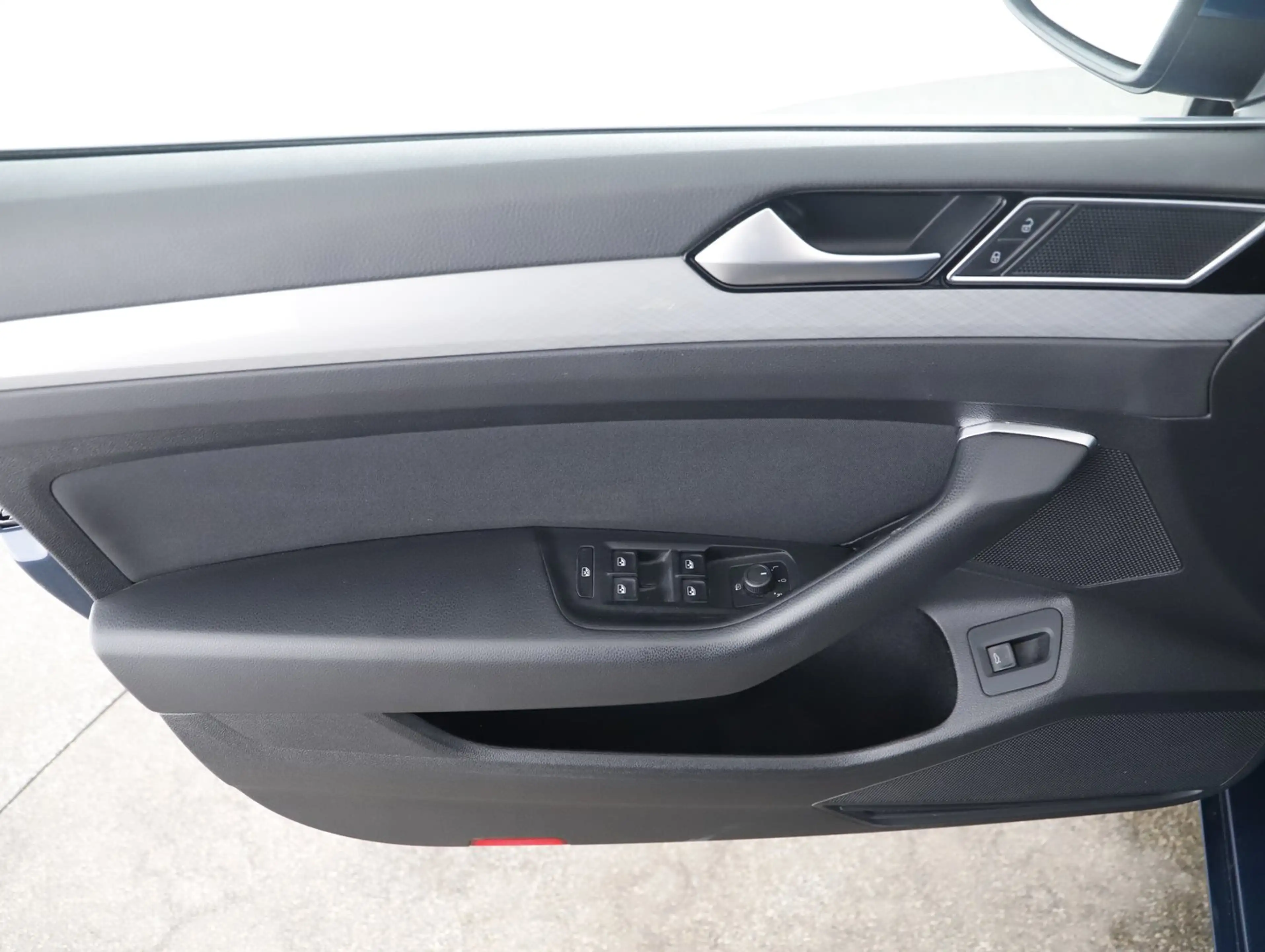 Volkswagen Passat Variant Business TDI 4MOTION DSG — photo 15