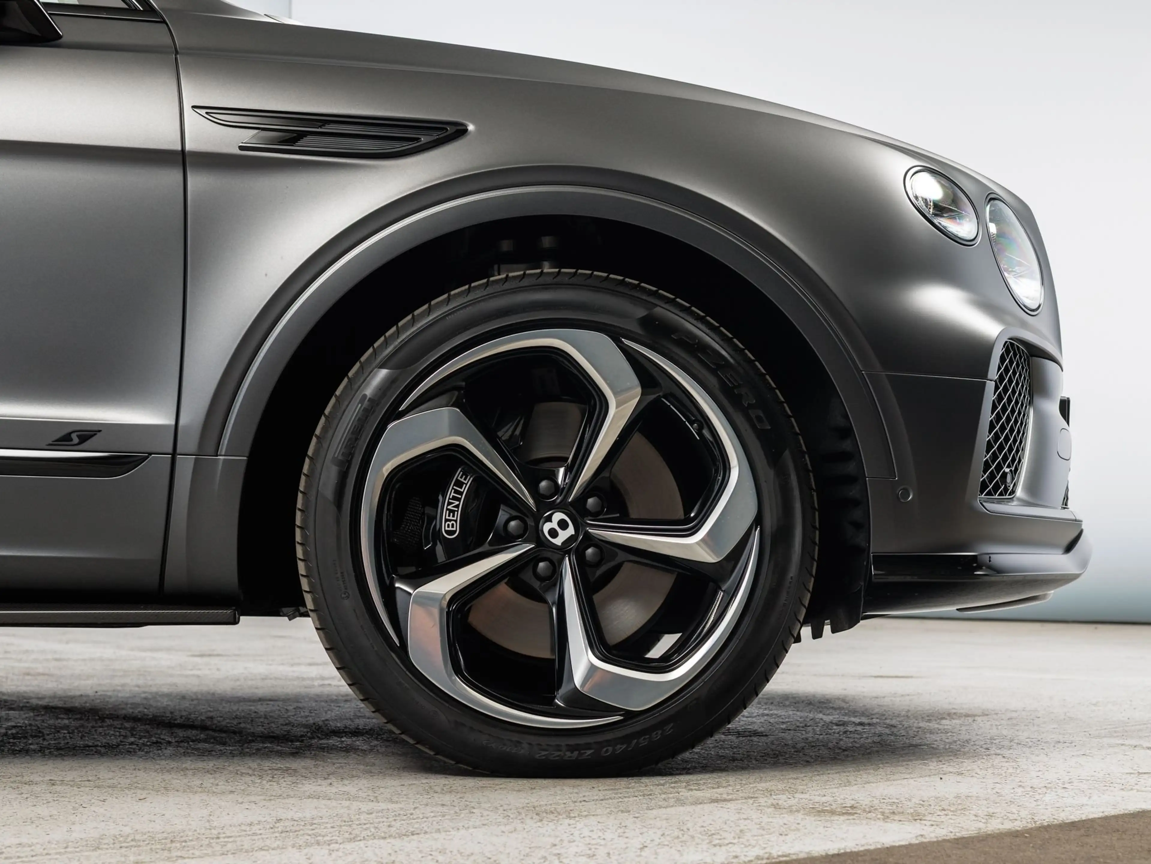 Bentley Bentayga V6 S Hybrid — photo 4