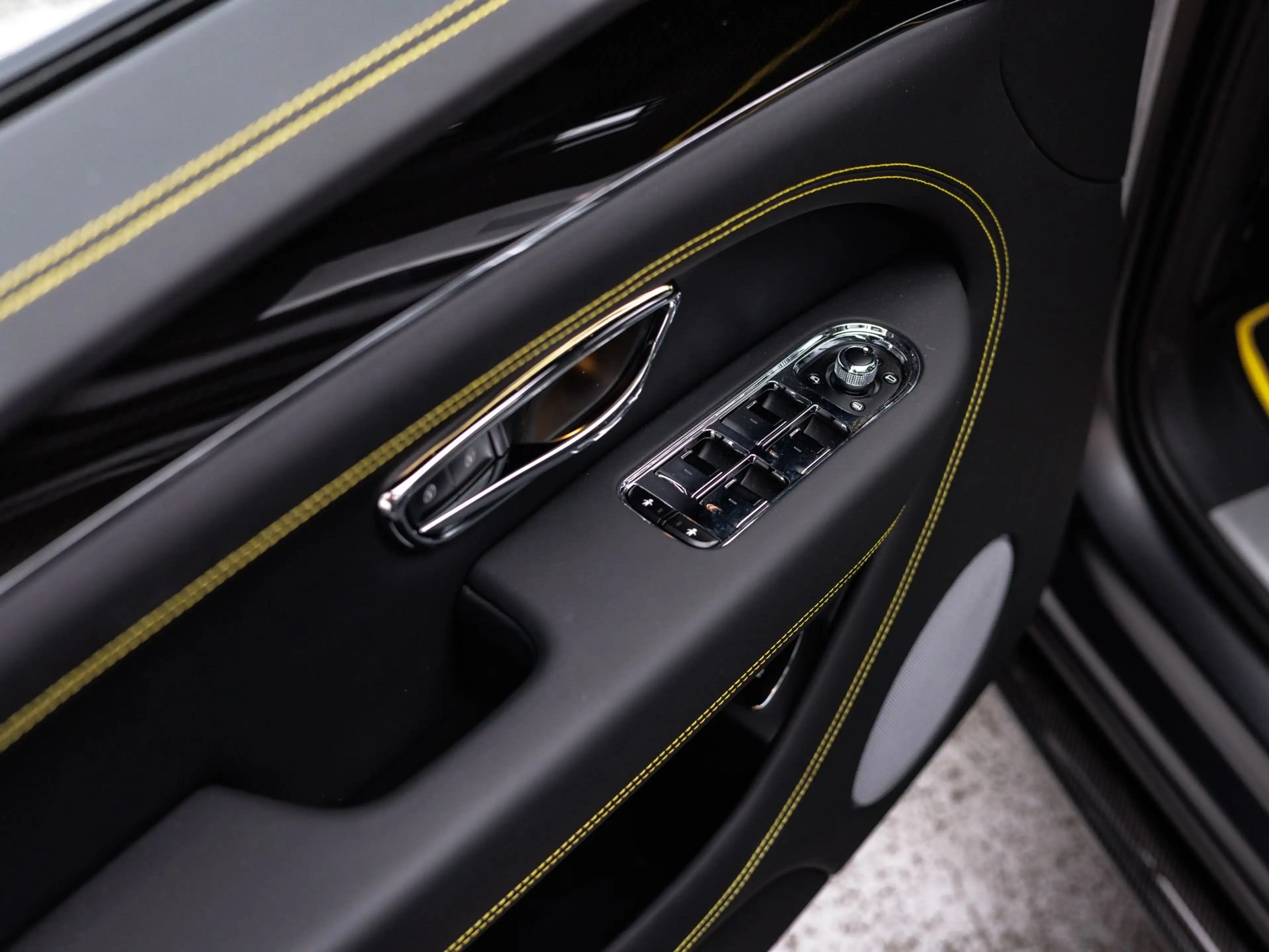 Bentley Bentayga V6 S Hybrid — photo 12