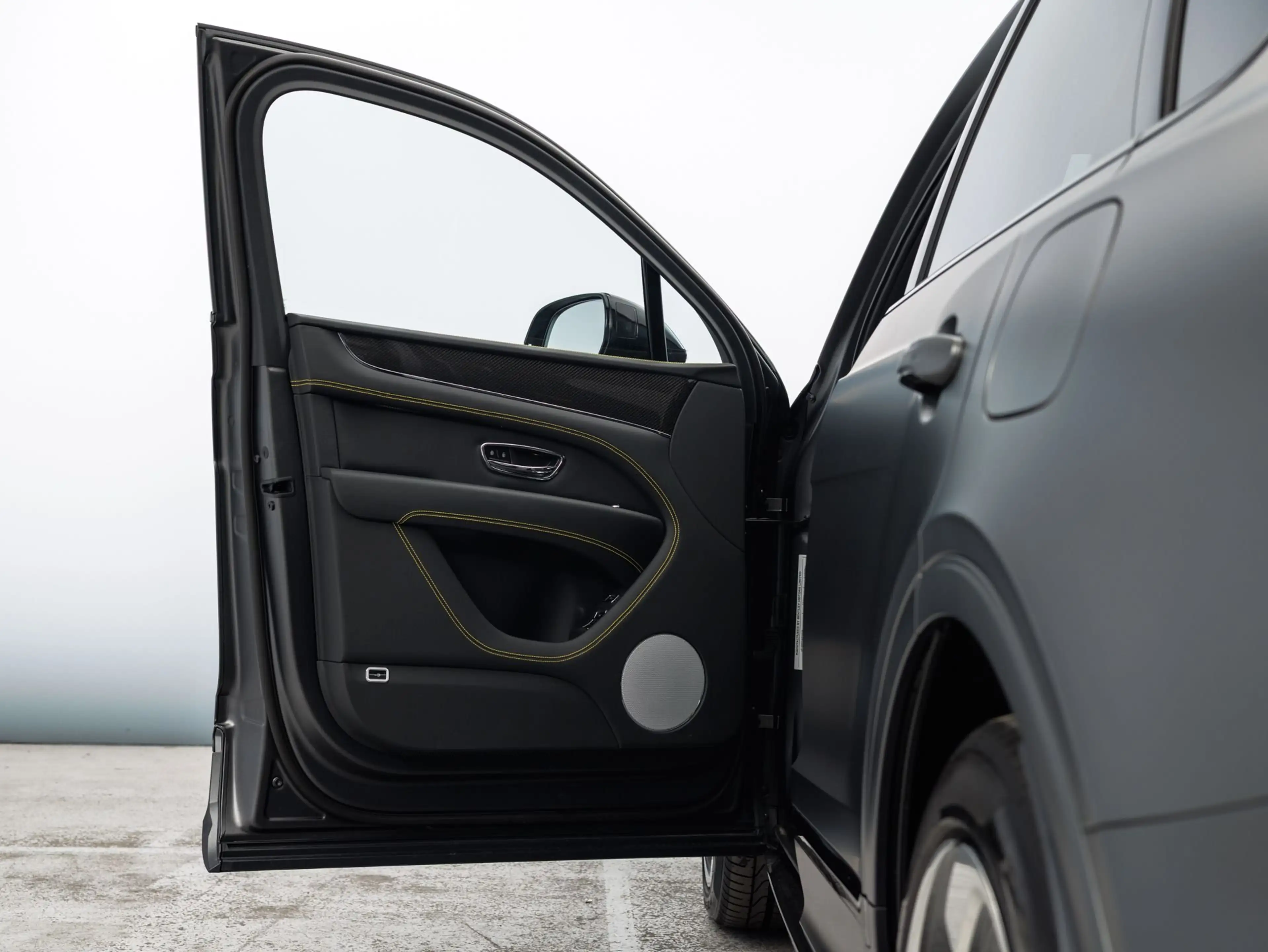 Bentley Bentayga V6 S Hybrid — photo 11